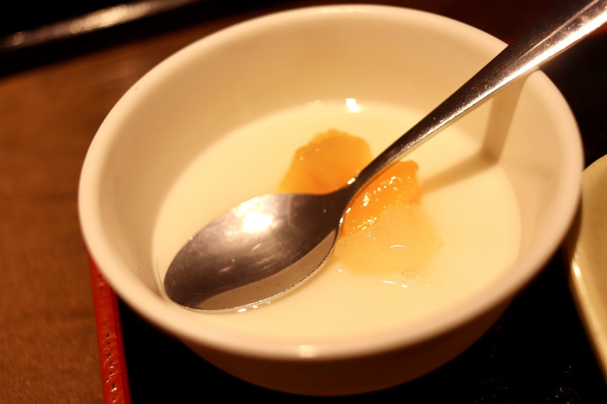デザートの杏仁豆腐もスッキリした美味しさ