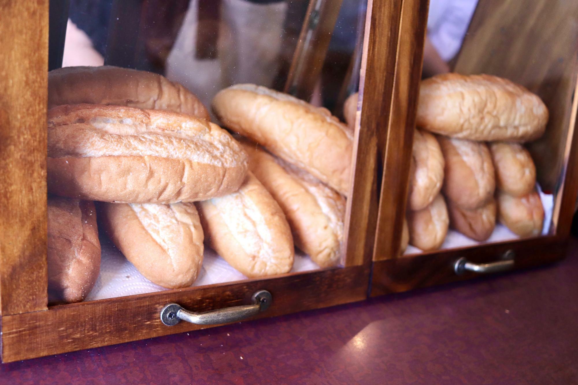 恵比寿「バインミーベーカリー」さんから取り寄せているというパン