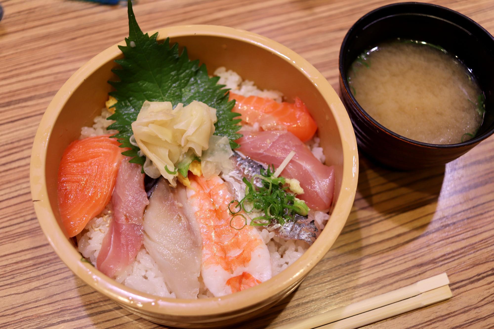 ランチ丼 1,100円税込