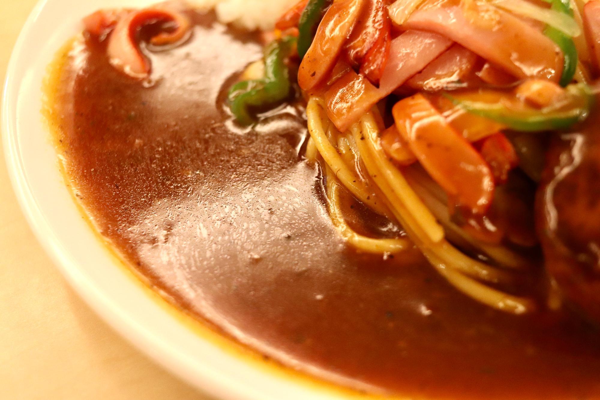 独特のあんかけソースはすっきりとした味わい