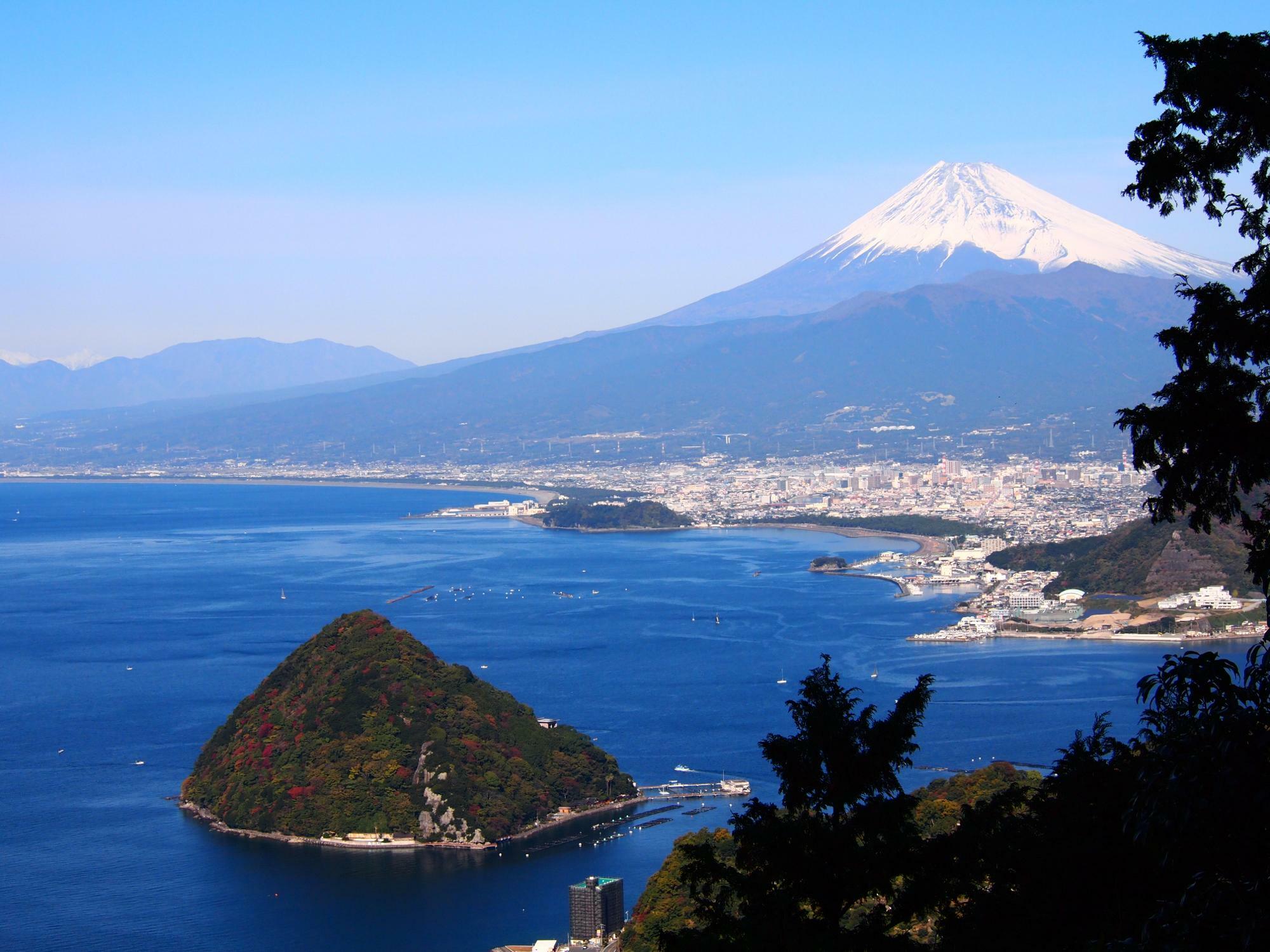 発端丈山から見る駿河湾と富士山