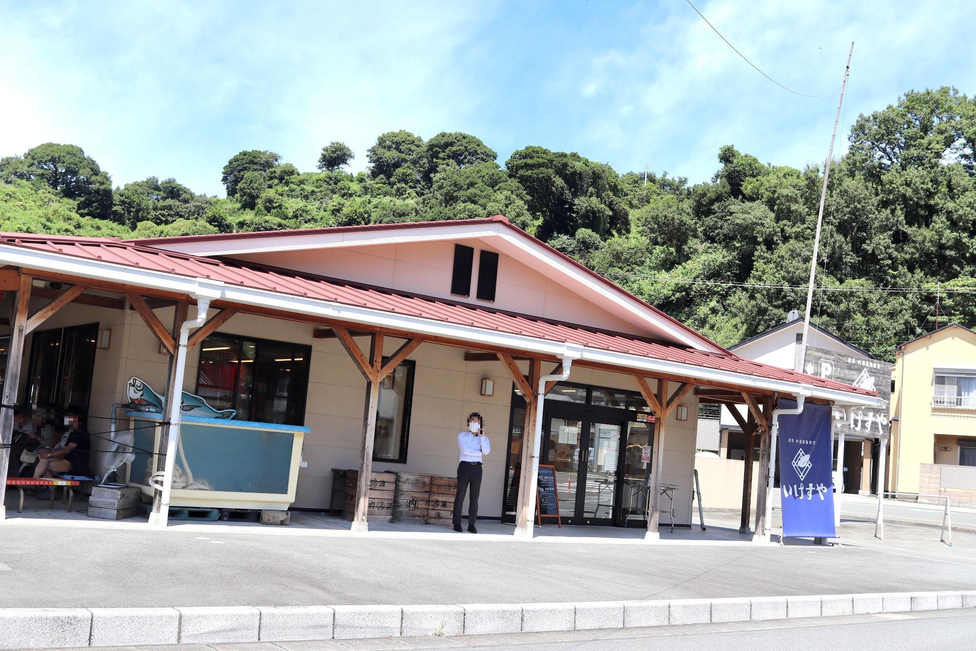 沼津市内浦小海「内浦漁協直営いけすや」さん