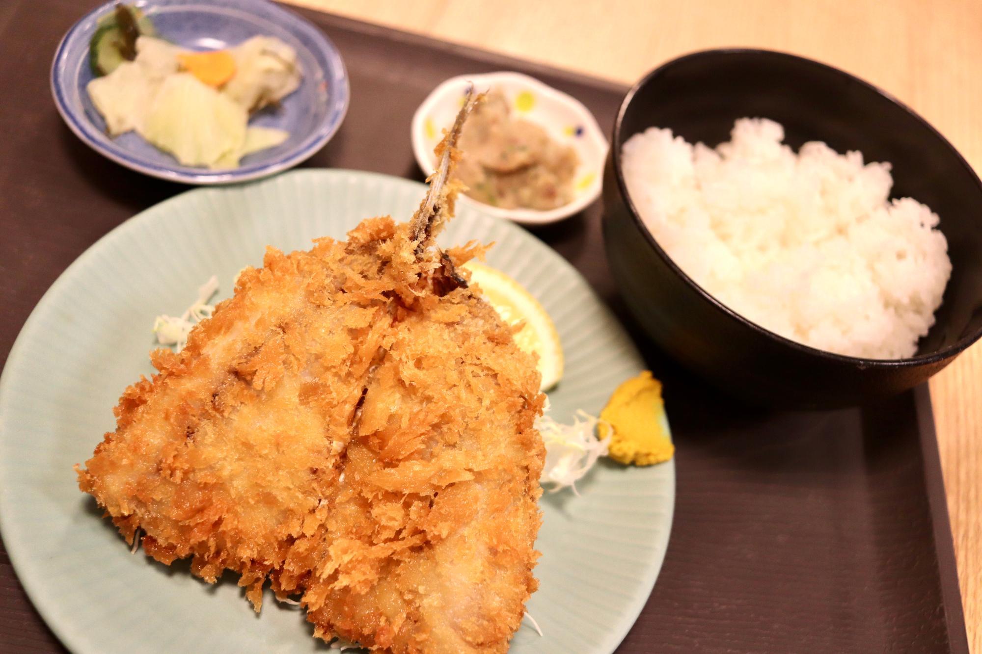 「あじフライ定食（あじのなめろうセット）」お値段1,590円＋税