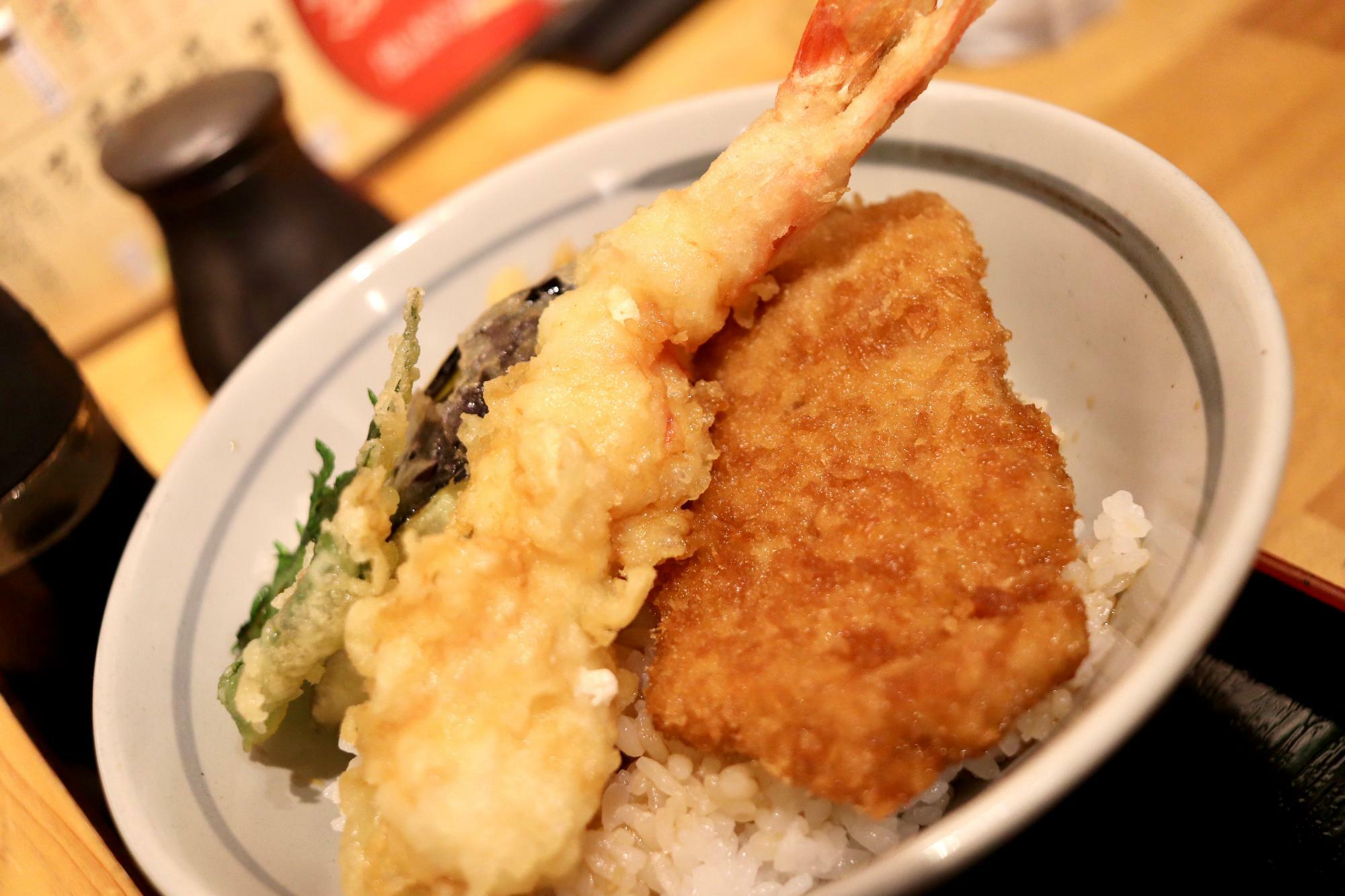 「そば処 満留八」さんの天ぷら＆タレカツ丼