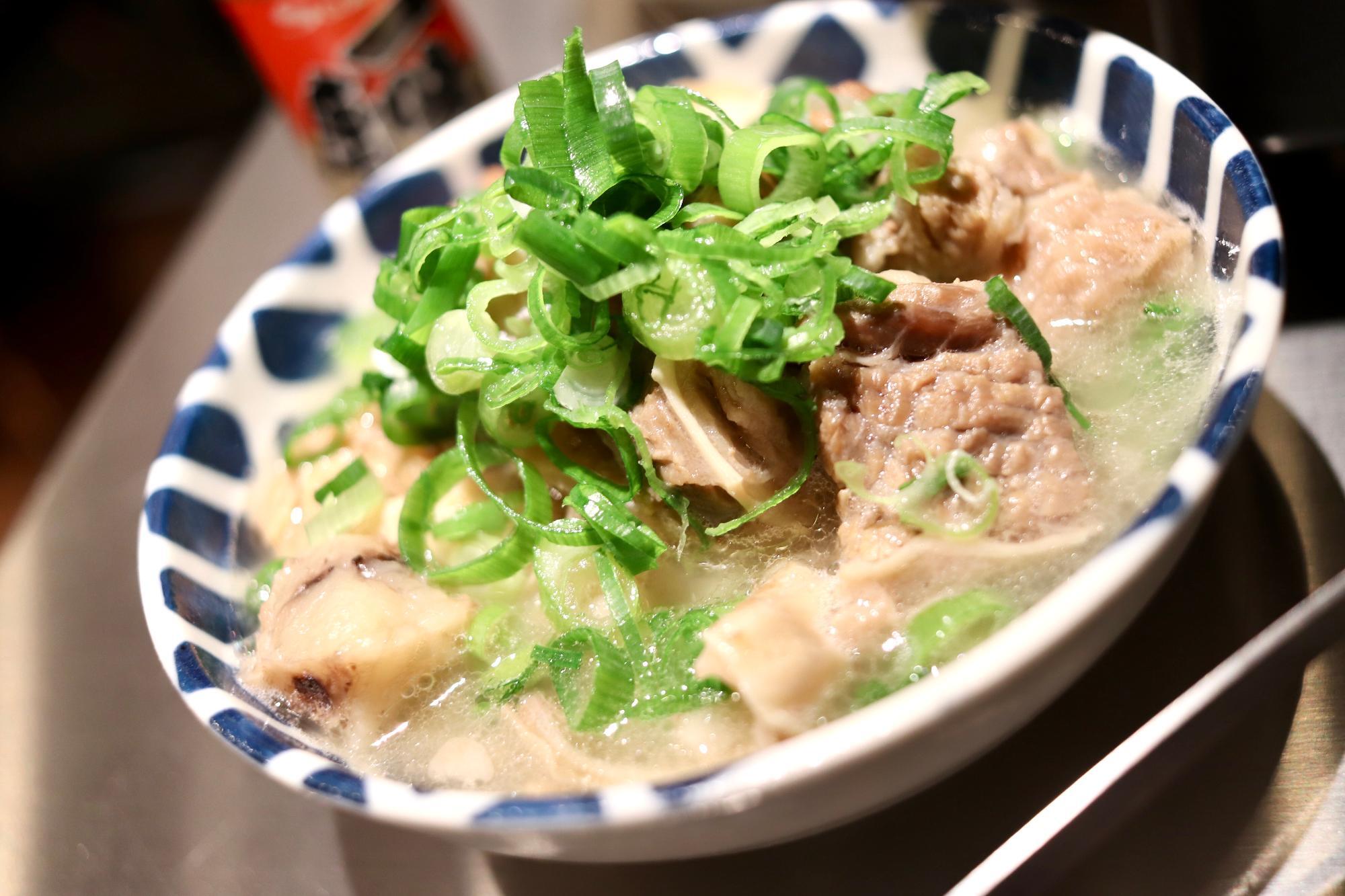 「牛すじ煮込み」499円+税