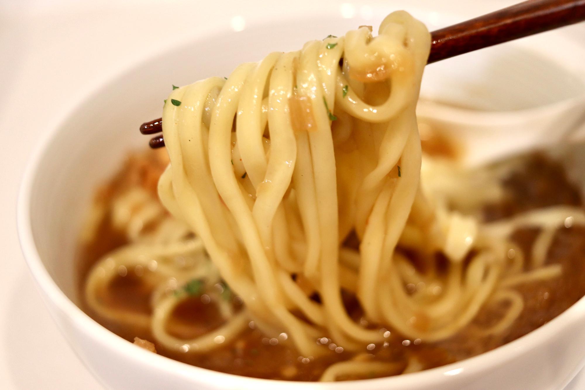 自家製平打ち麺がよく合います