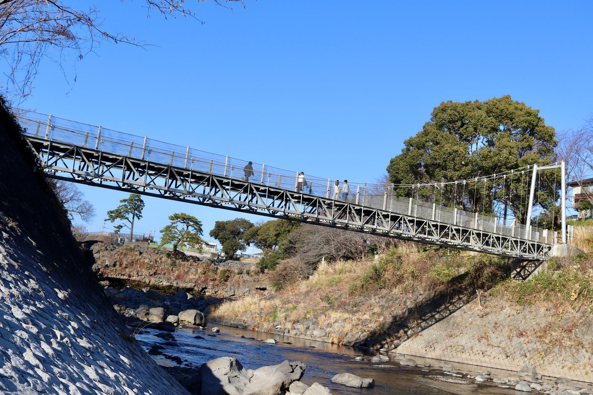 黄瀬川にかかる「鮎壺のかけ橋」