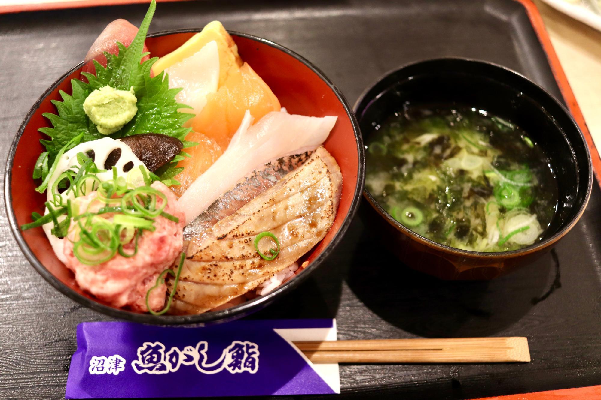 「本日の10種おまかせ丼」1,300円税込