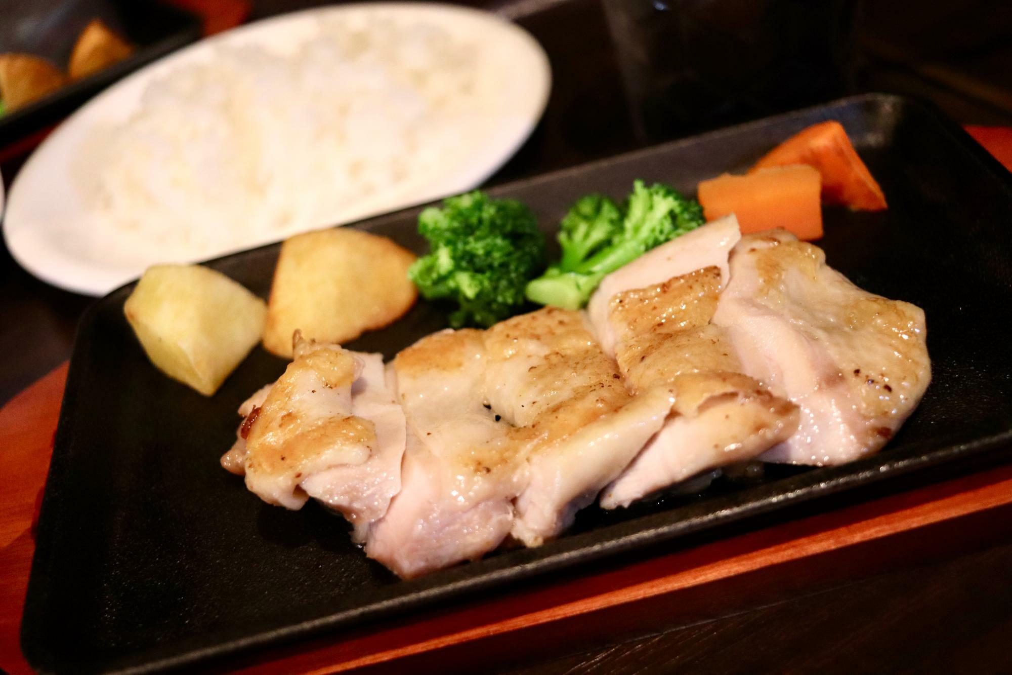 国産鶏モモ肉のしっとりジューシーステーキセット（1,900円税込）