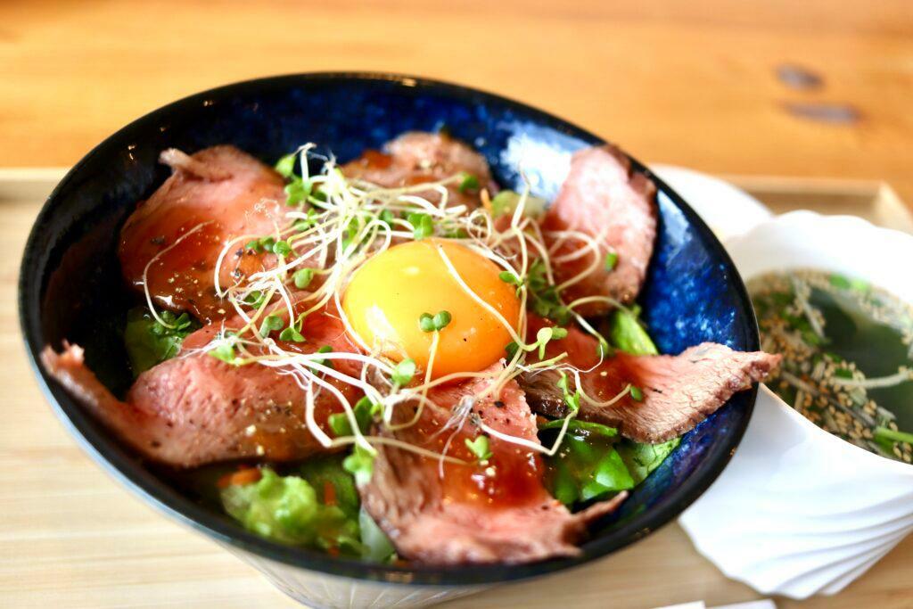 ランチで食べた「ローストビーフ丼」