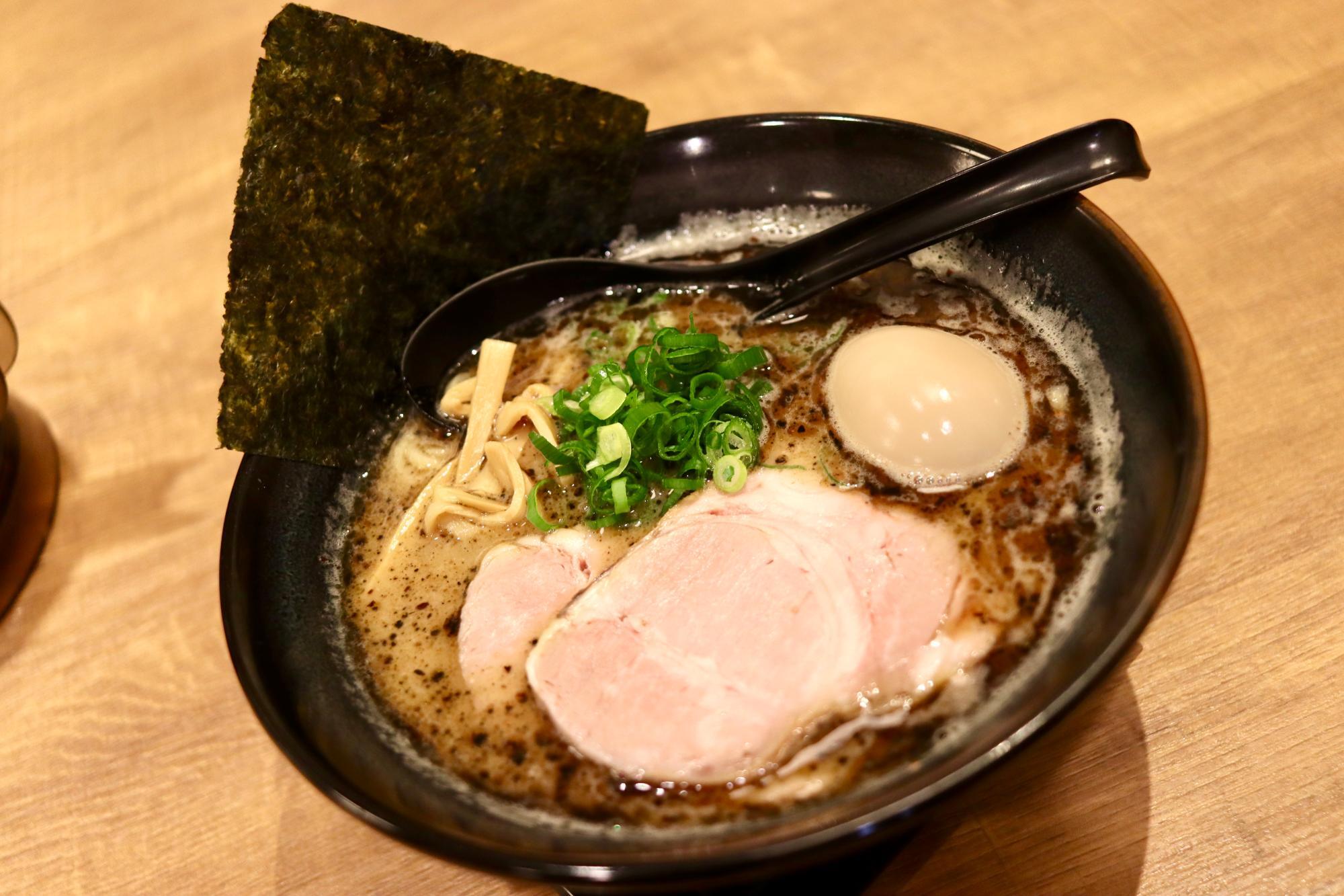 「こってりの黒」850円＋味玉150円