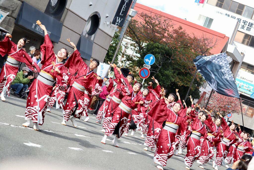 北口演舞場での「よさこい東海道」演舞の様子（2023年開催時）