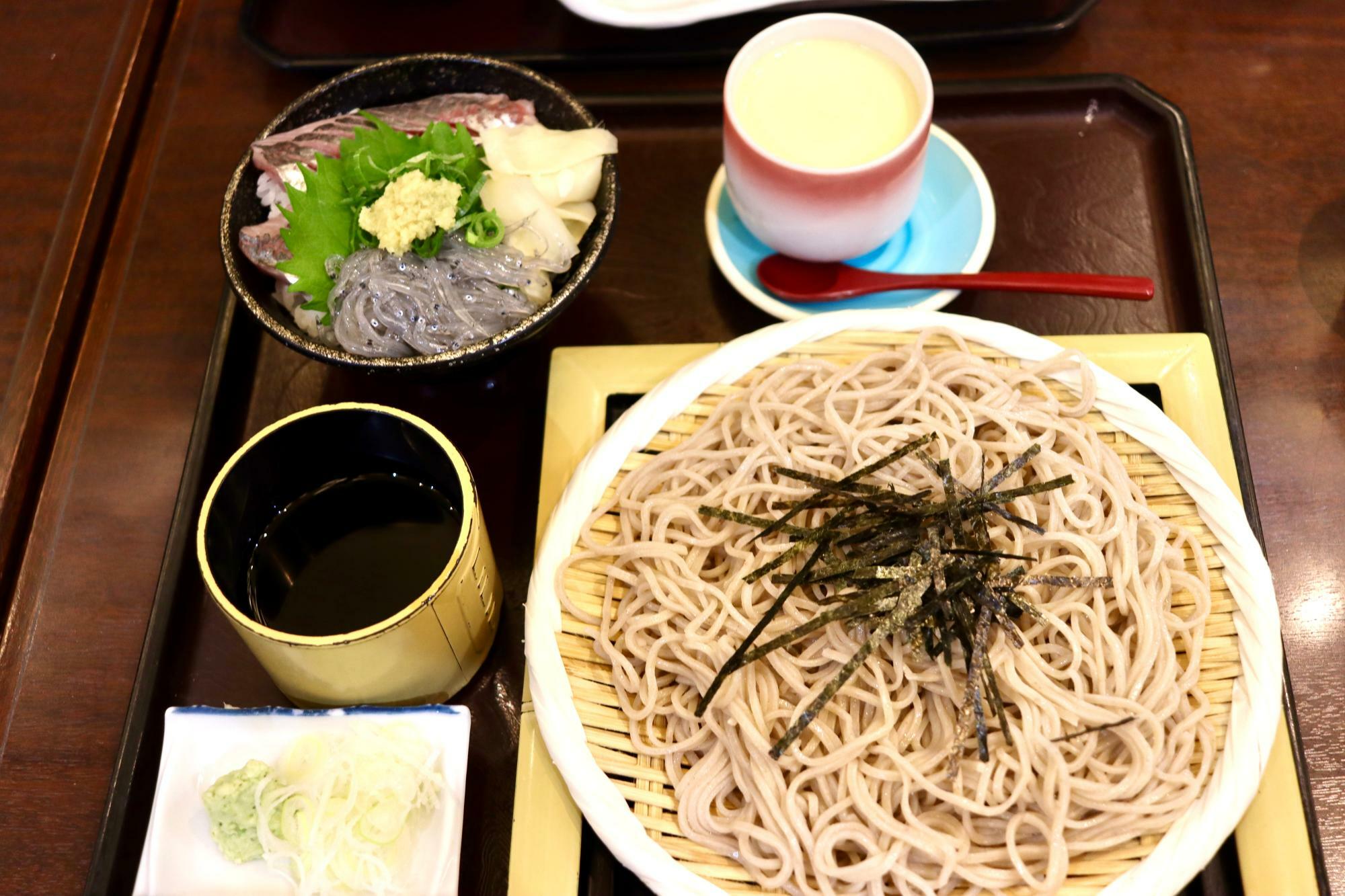 せいろ蕎麦（600円税込）＋駿河丼セット（600円税込）