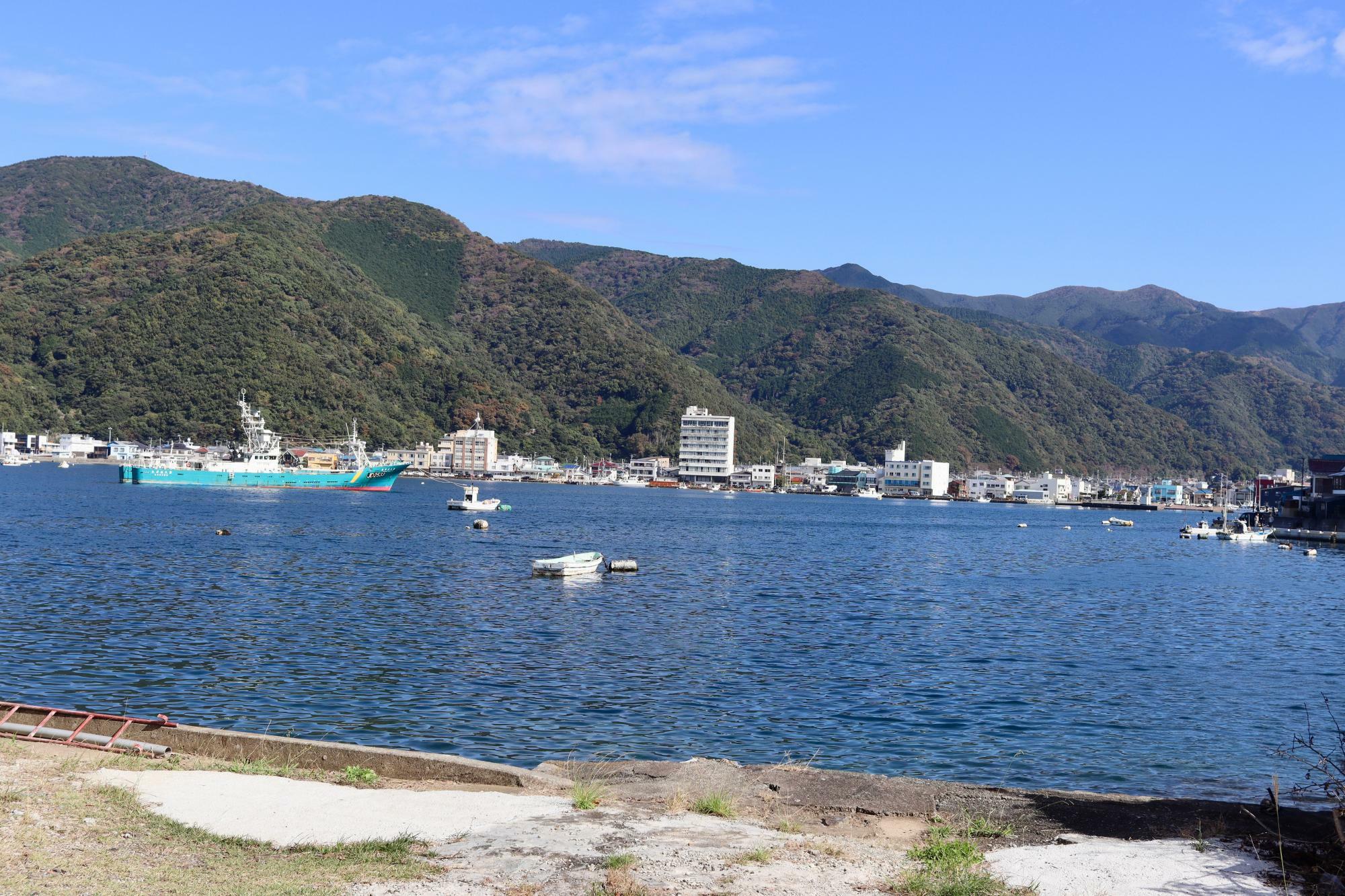 戸田湾の海や伊豆の山々がよく見えます