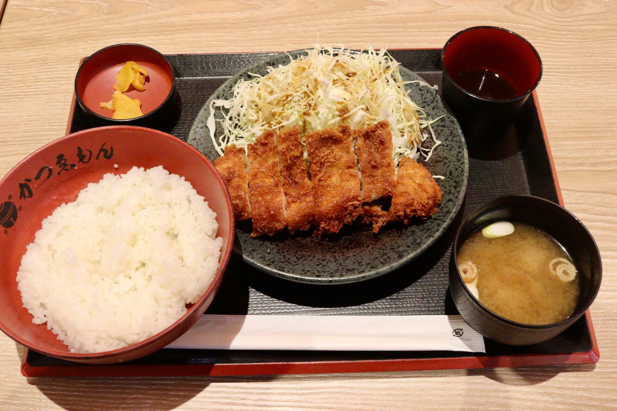 「山形豚上ロースかつ定食」999円＋税