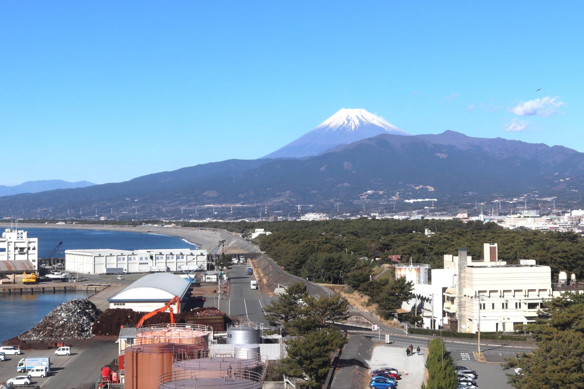 千本松原や富士山がよく見えます