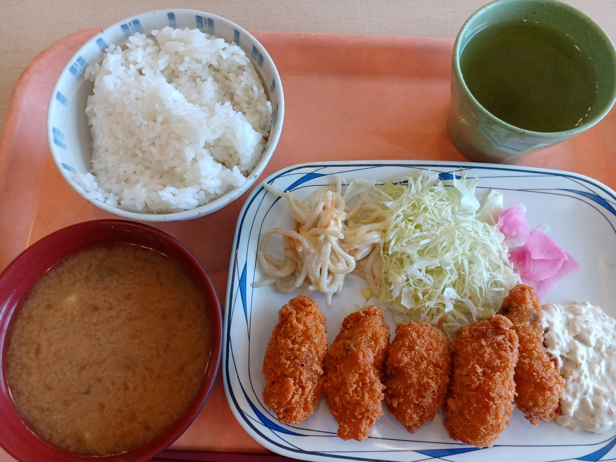 カキフライ定食（税込み５５０円）