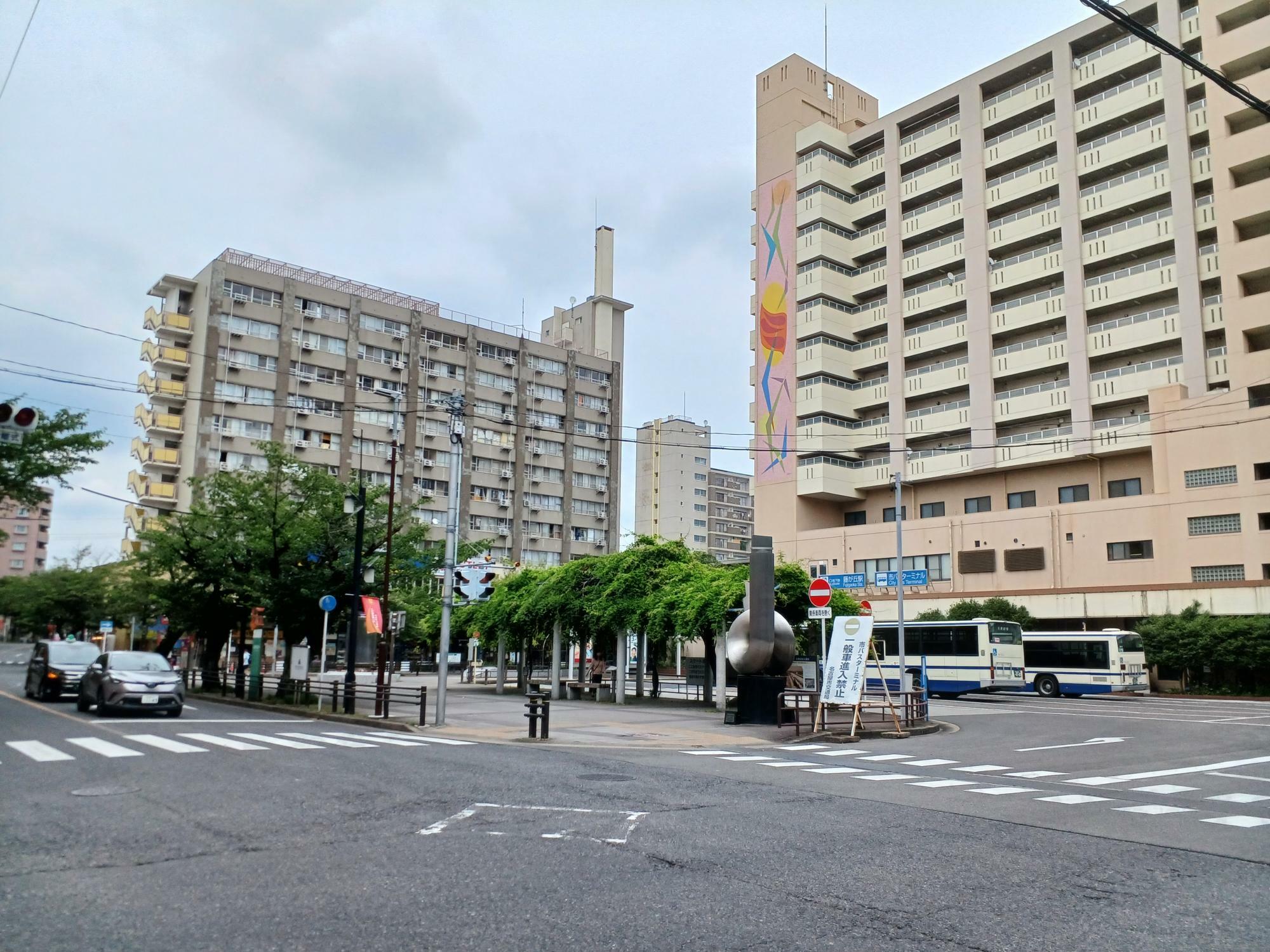 「藤が丘駅前」の交差点