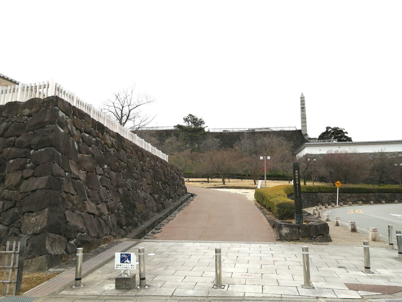 舞鶴城公園 入り口