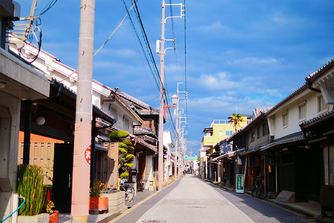 江戸中期からは参勤交代でも使われた和歌山と大阪をつなく紀州街道