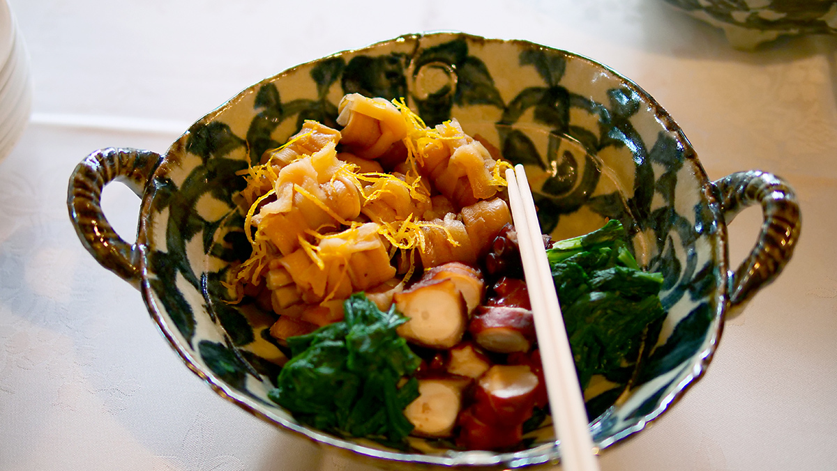 ＜煮物＞　穴子の八幡煮　蛸小倉煮　菊菜　針柚子