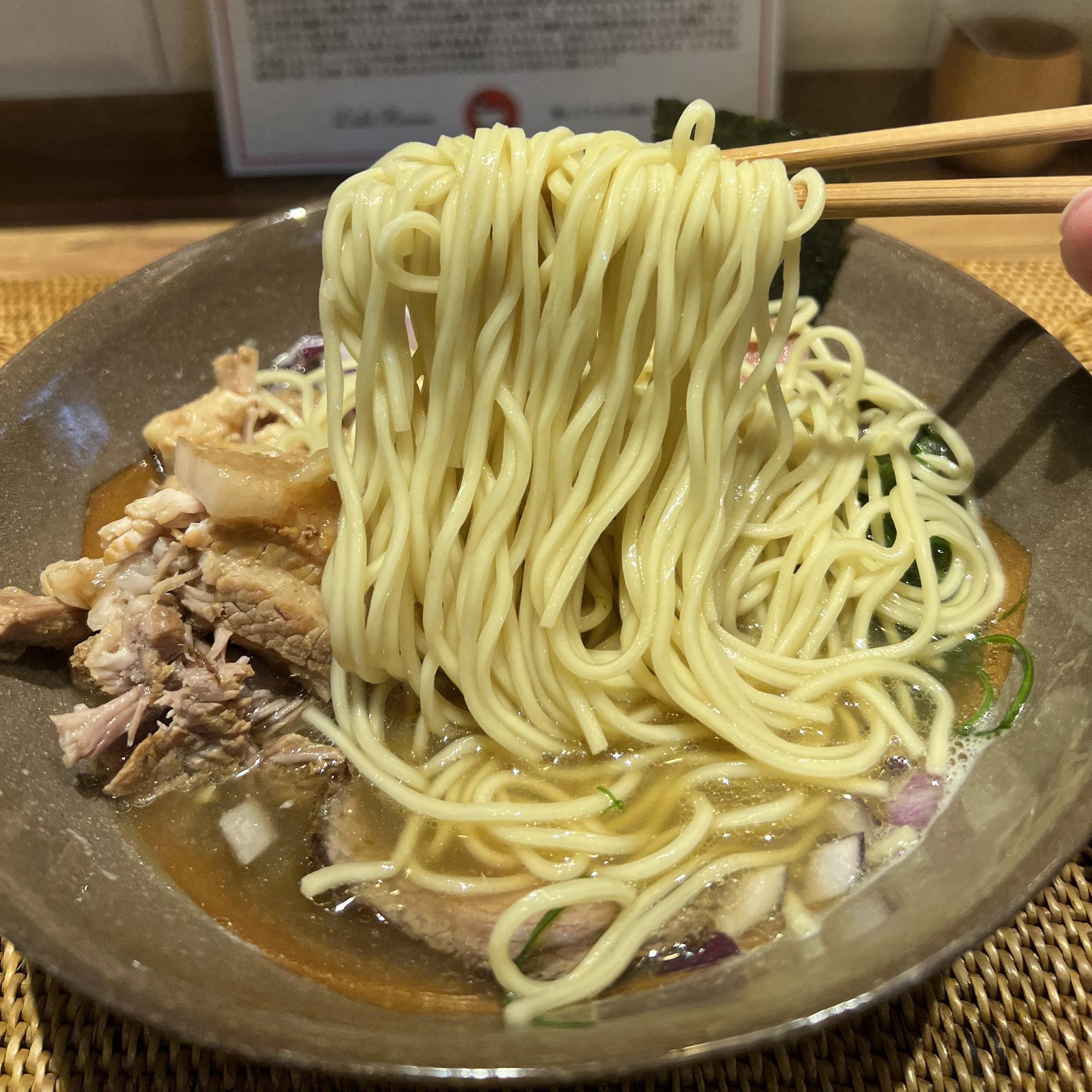 その他、限定メニューは自家製麺だったり、太麺は丸山製麺だったりするようです。