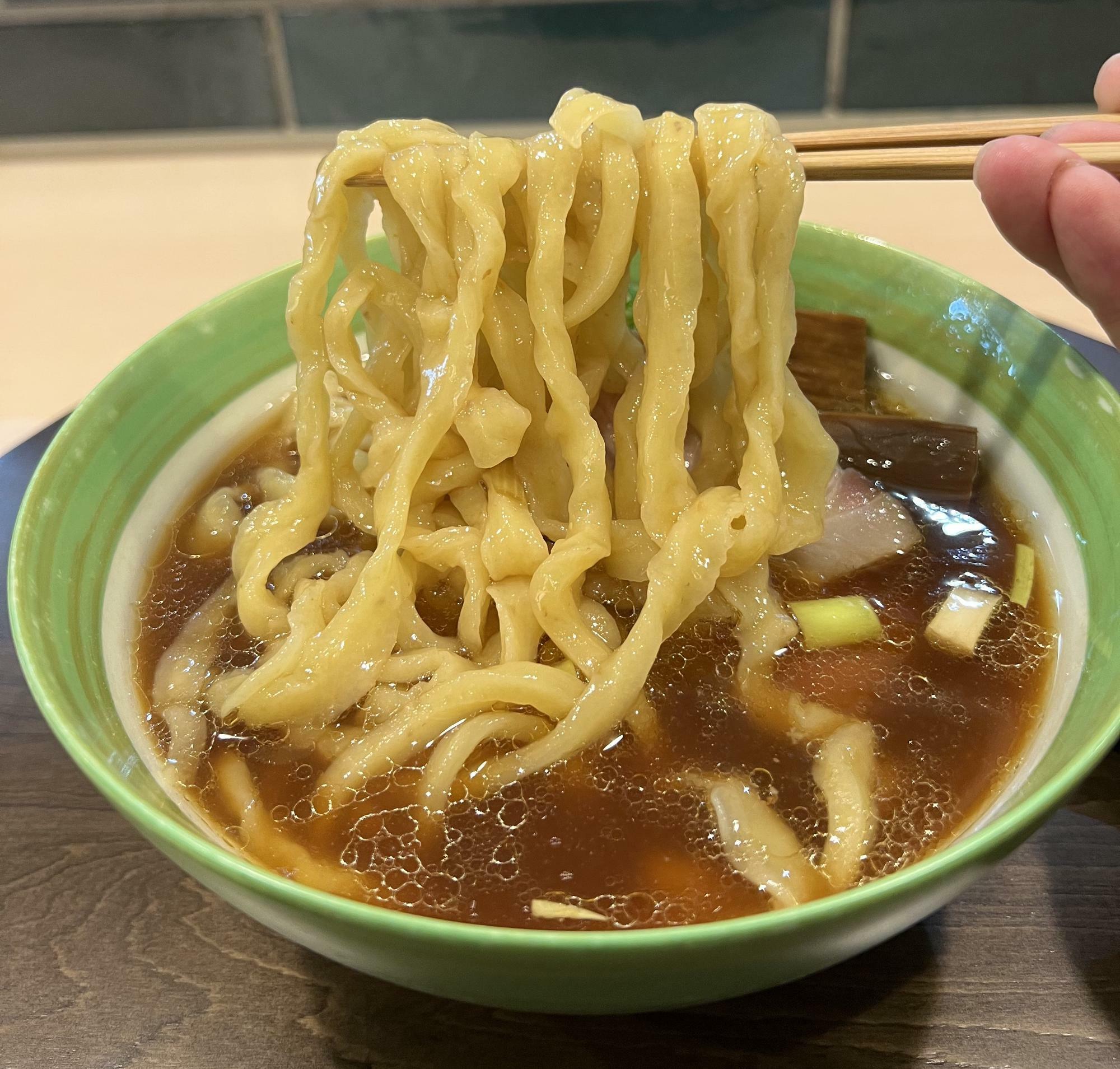 限定メニューではこの自家製麺が色々変わるのも魅力の一つなんです。