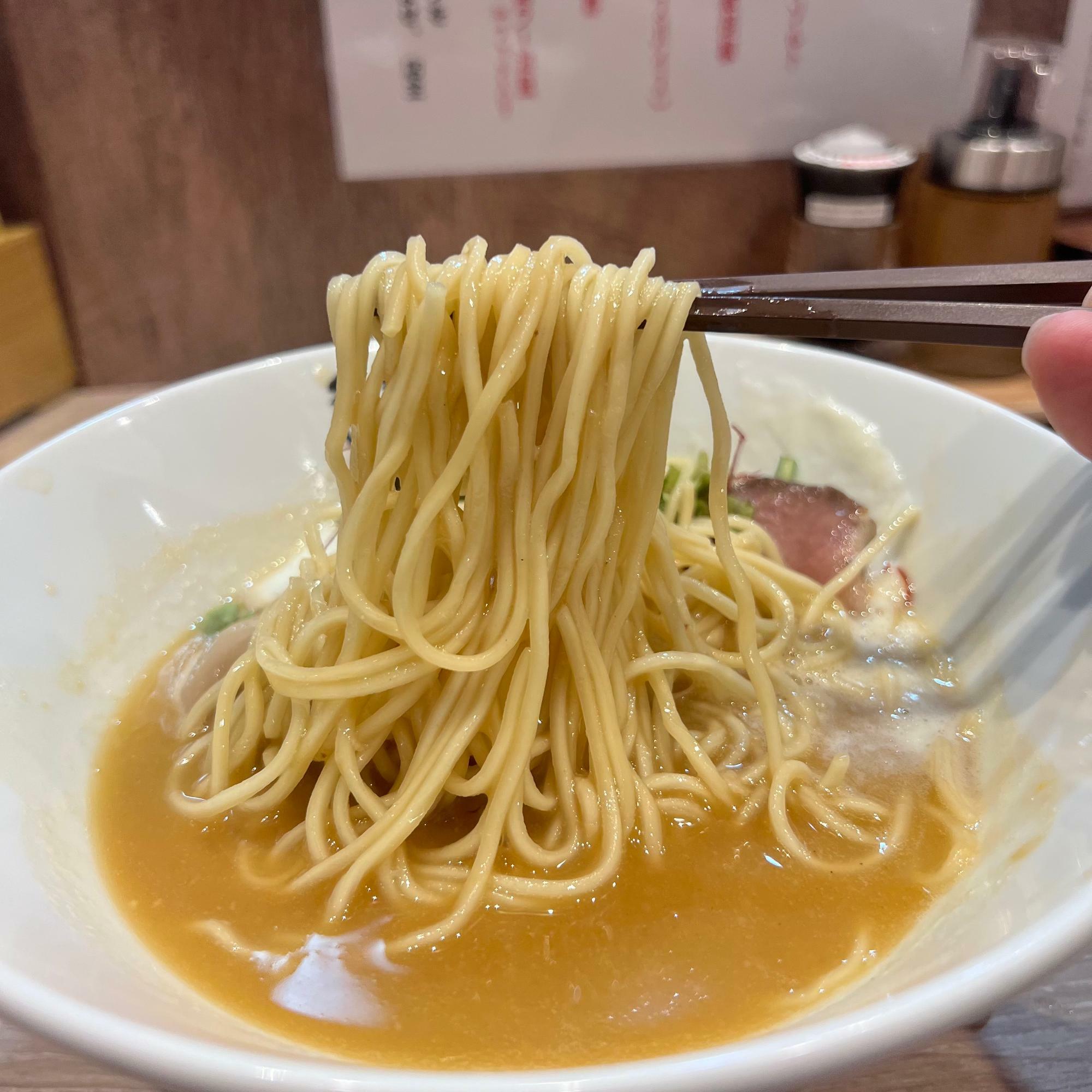 多摩川を渡ってすぐの菅野製麺所の看板が店頭にもありました。