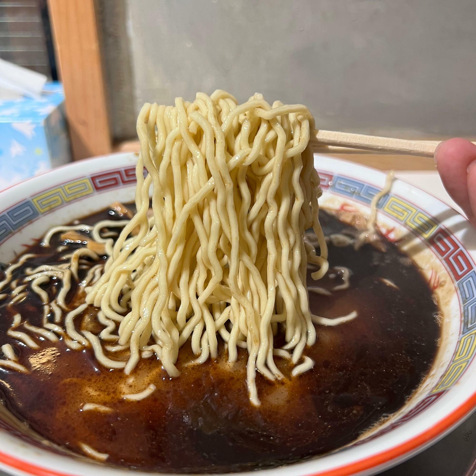 今回は『カタメ』でお願いしましたが、こちらのラーメンはデフォの方が合うと思います。