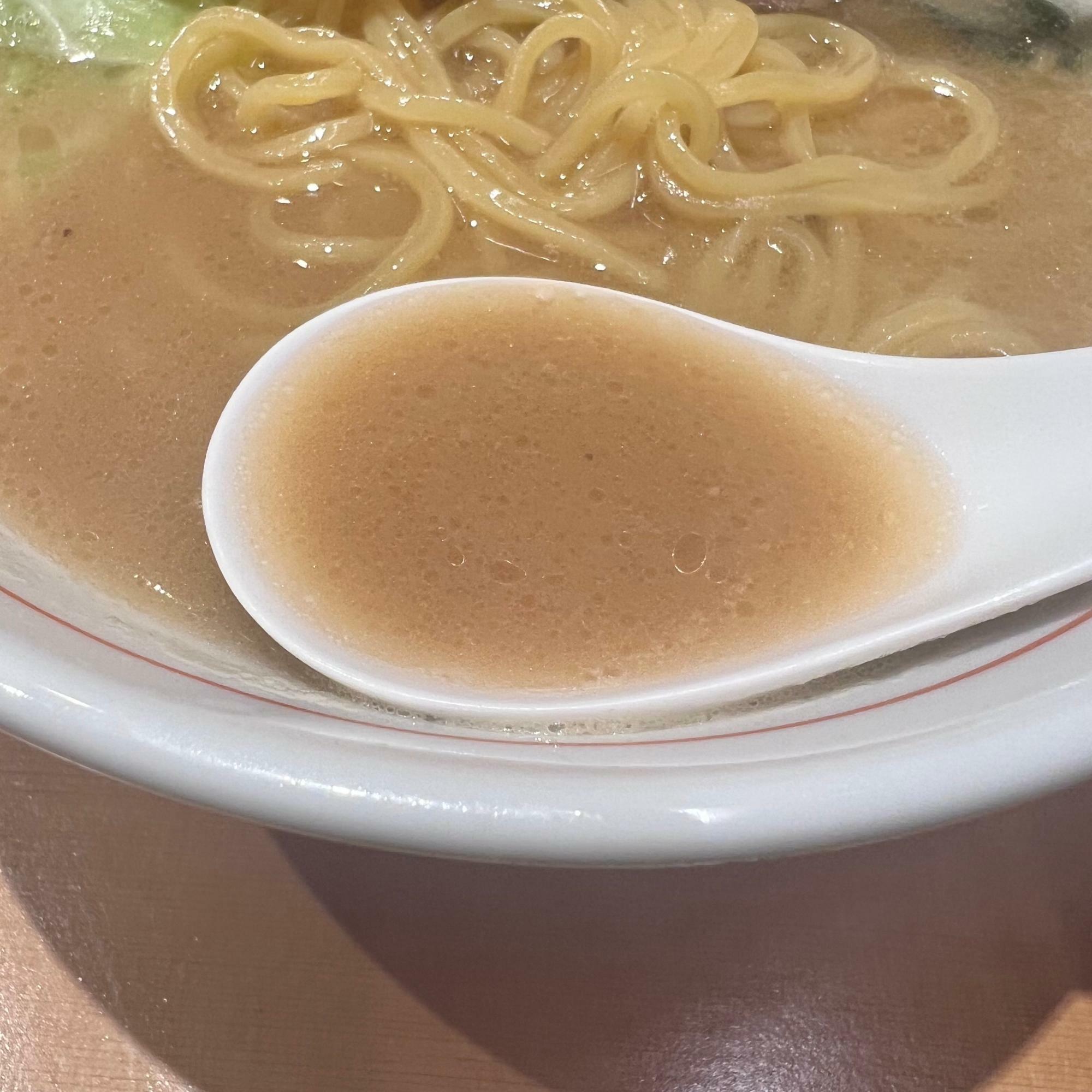 非常にまろやかで飲みやすいスープです。