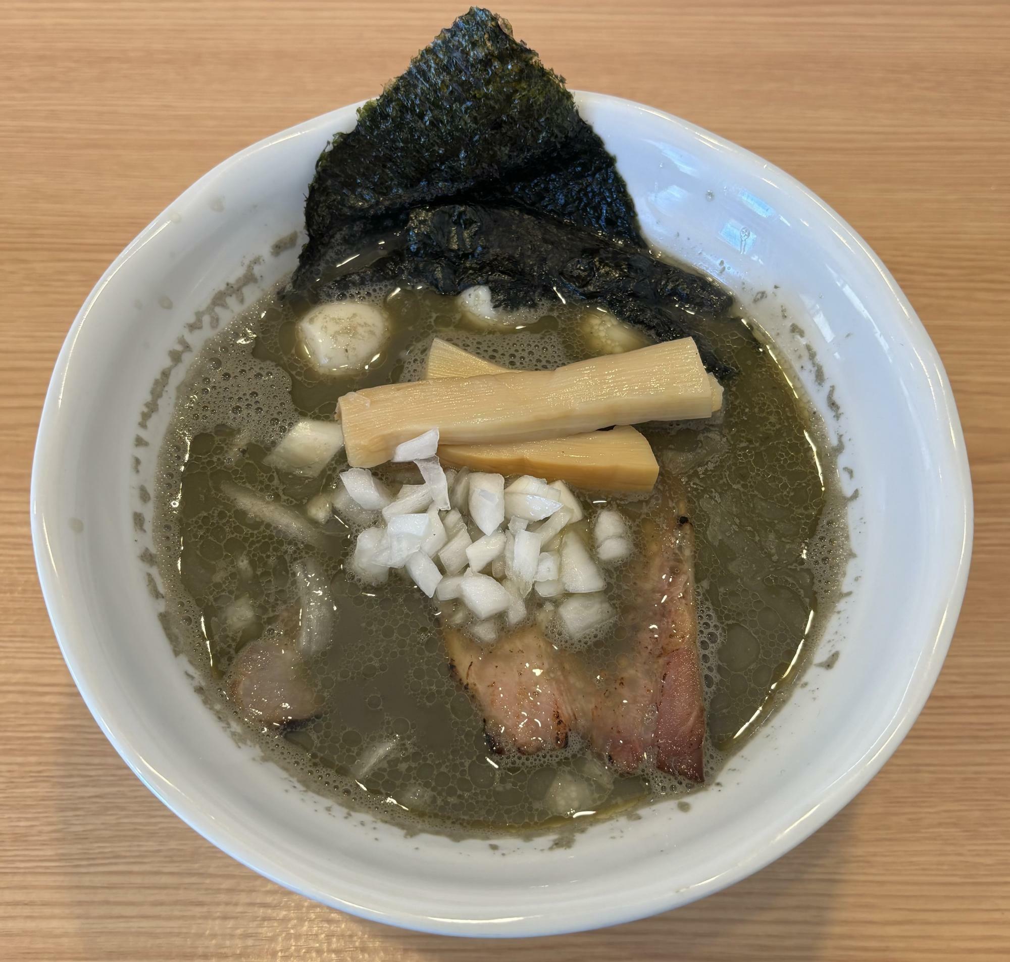 濃厚煮干しらぁ麺　こちらは期間限定メニューです。