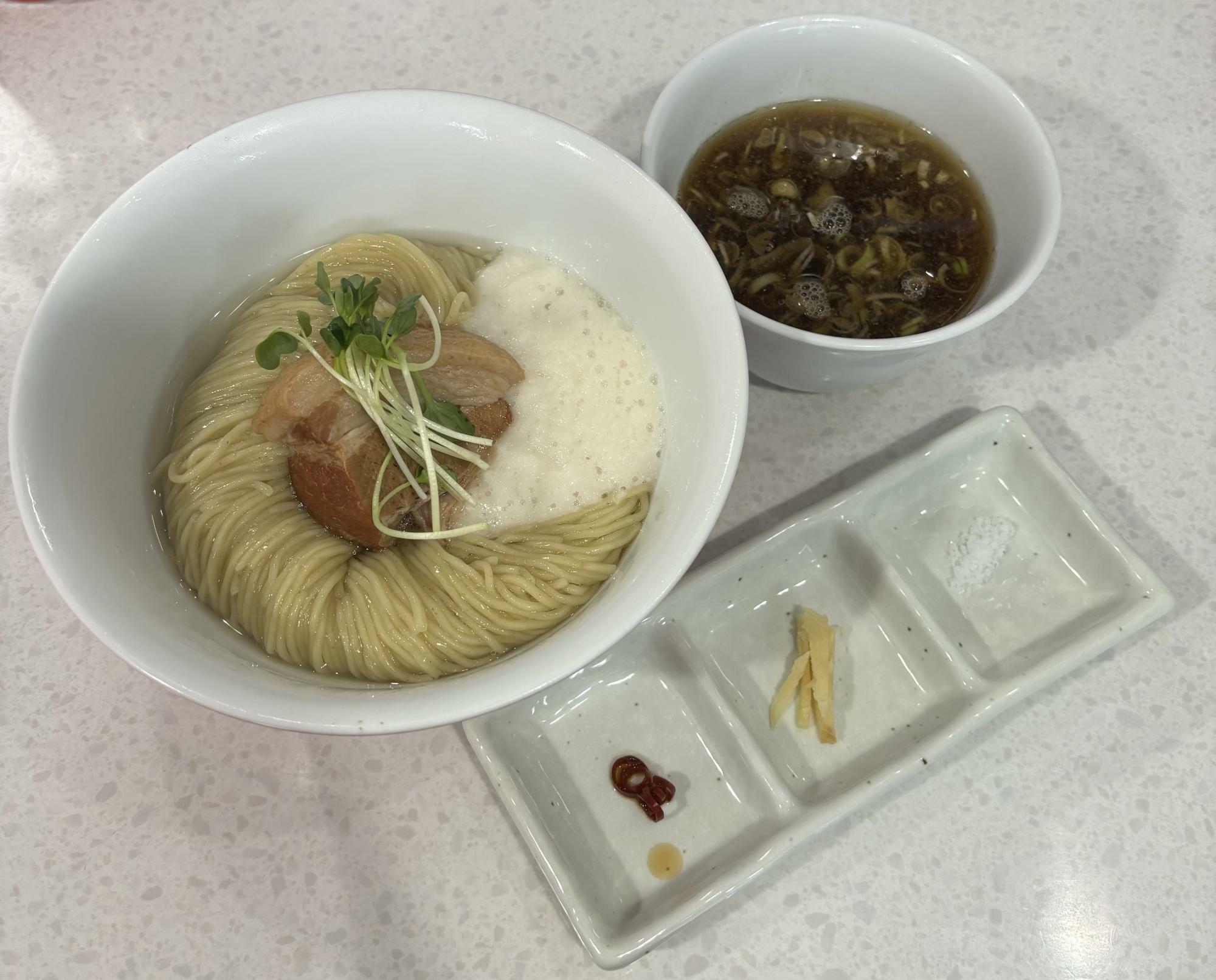 和出汁で食べるとろろ芋と昆布水の角煮つけ麺　1500円