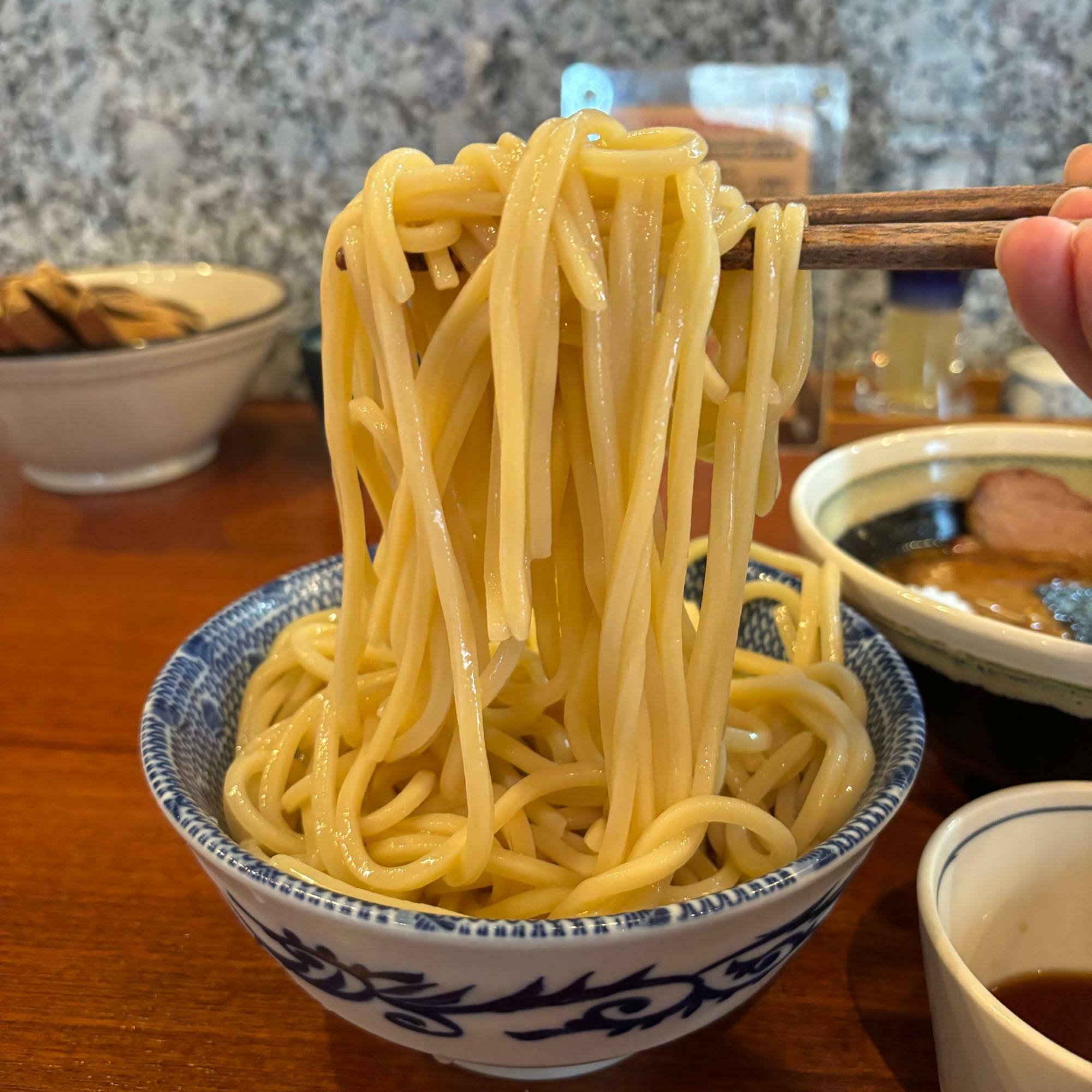 食べやすい様に麺は短めに切り出してあります。