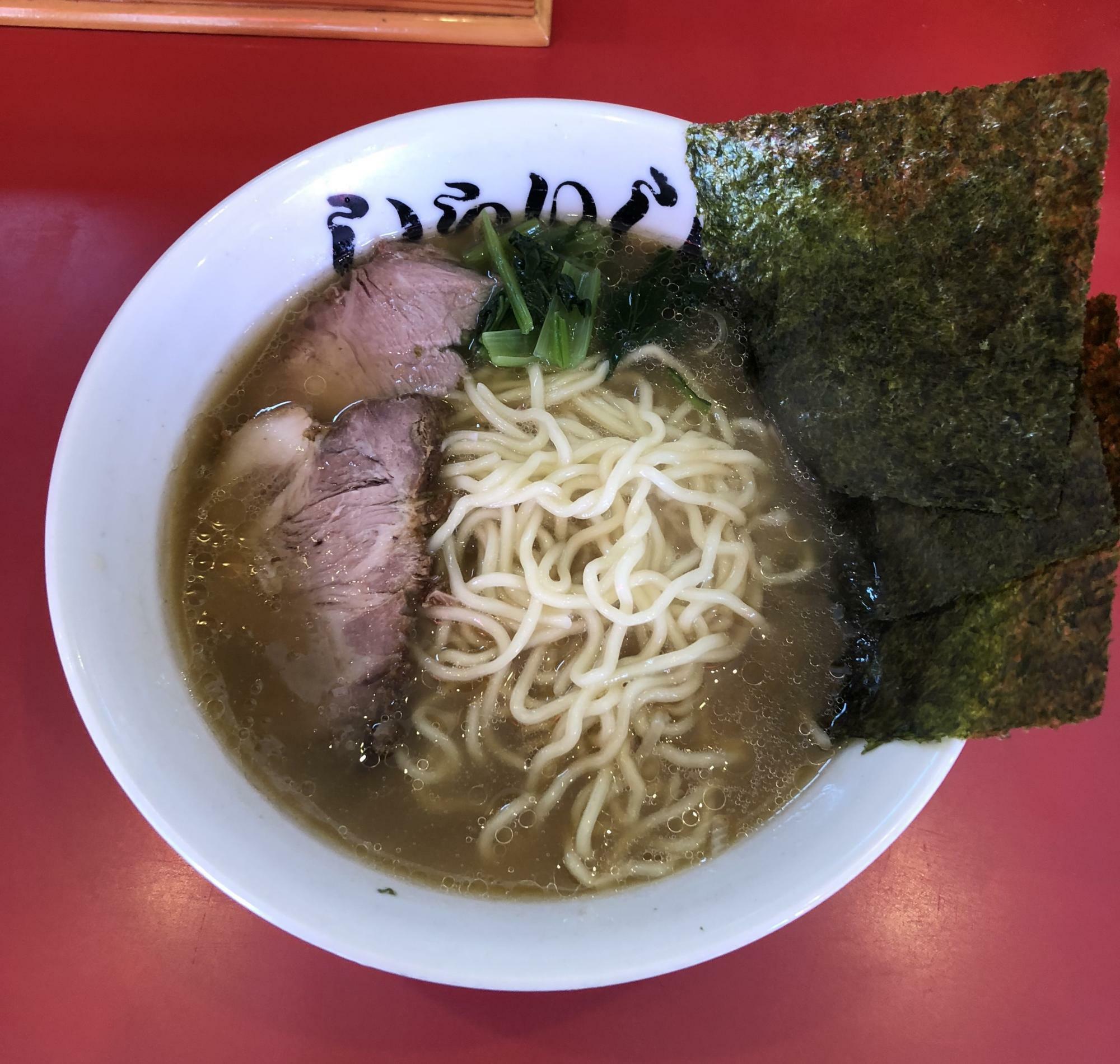 見ためは家系ですが、また異なったラーメンだと思います。