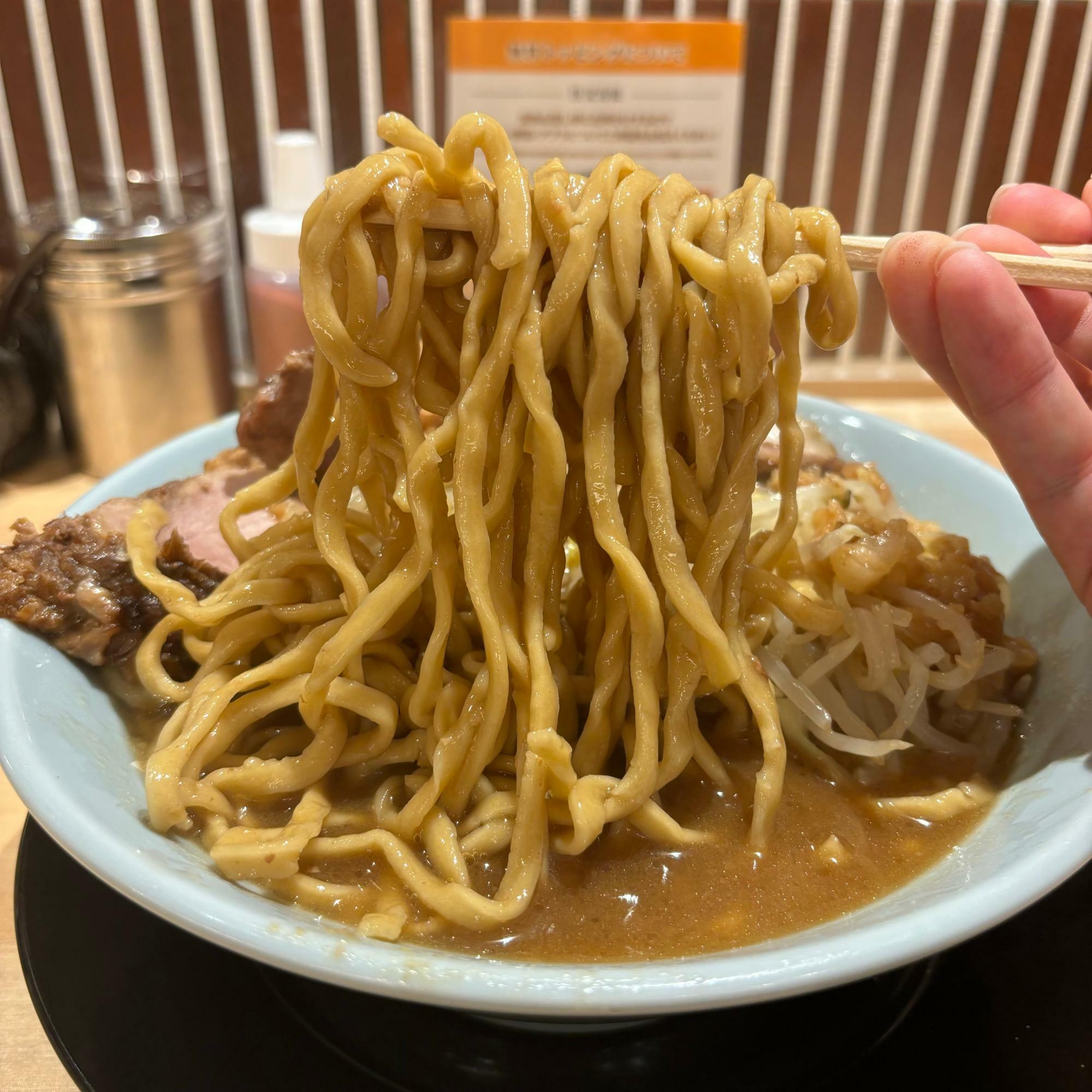 麺量300gですがペロリといけました。