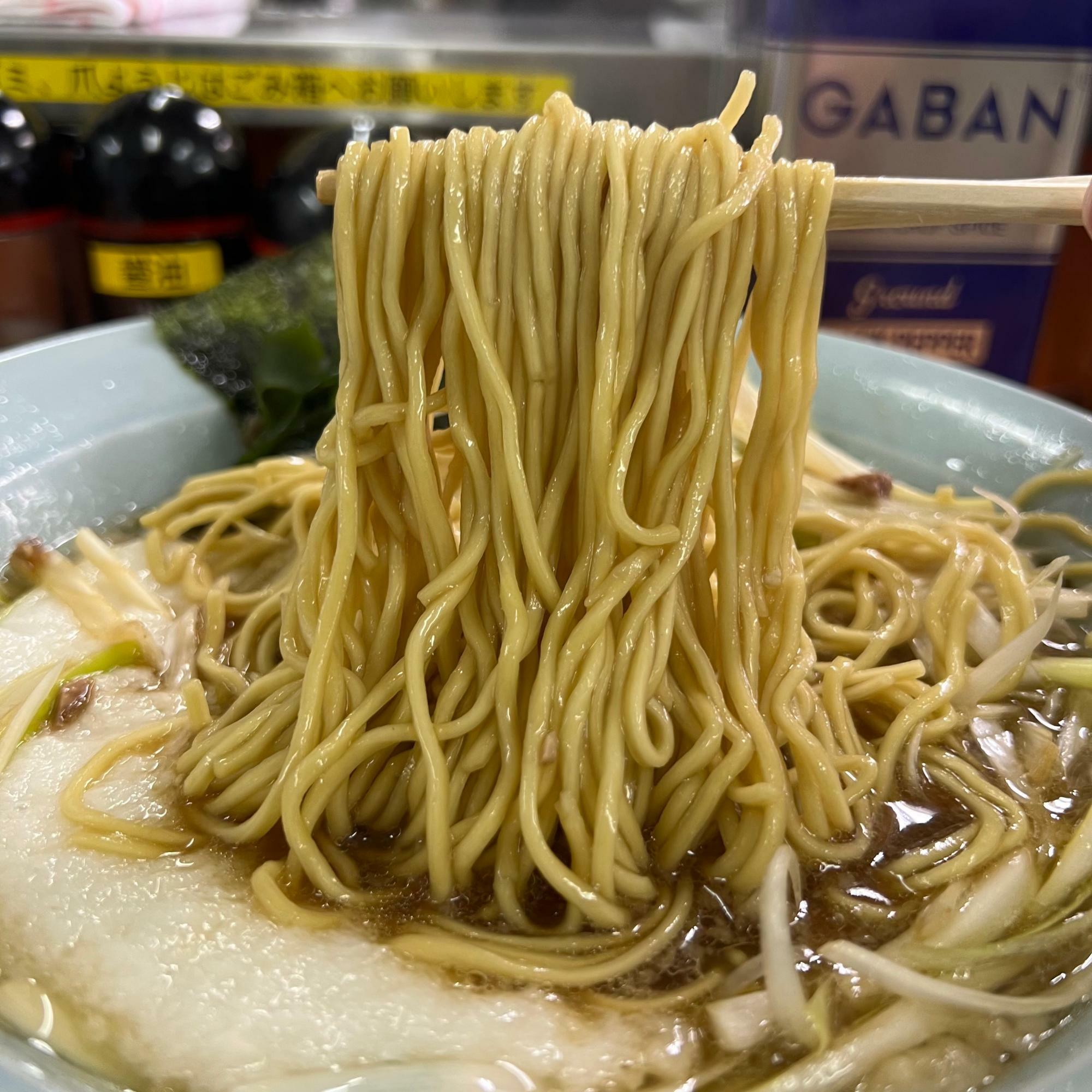 麺箱にはラーメンショップの文字のみでしたが、おそらく（株）あさひやでしょうか。