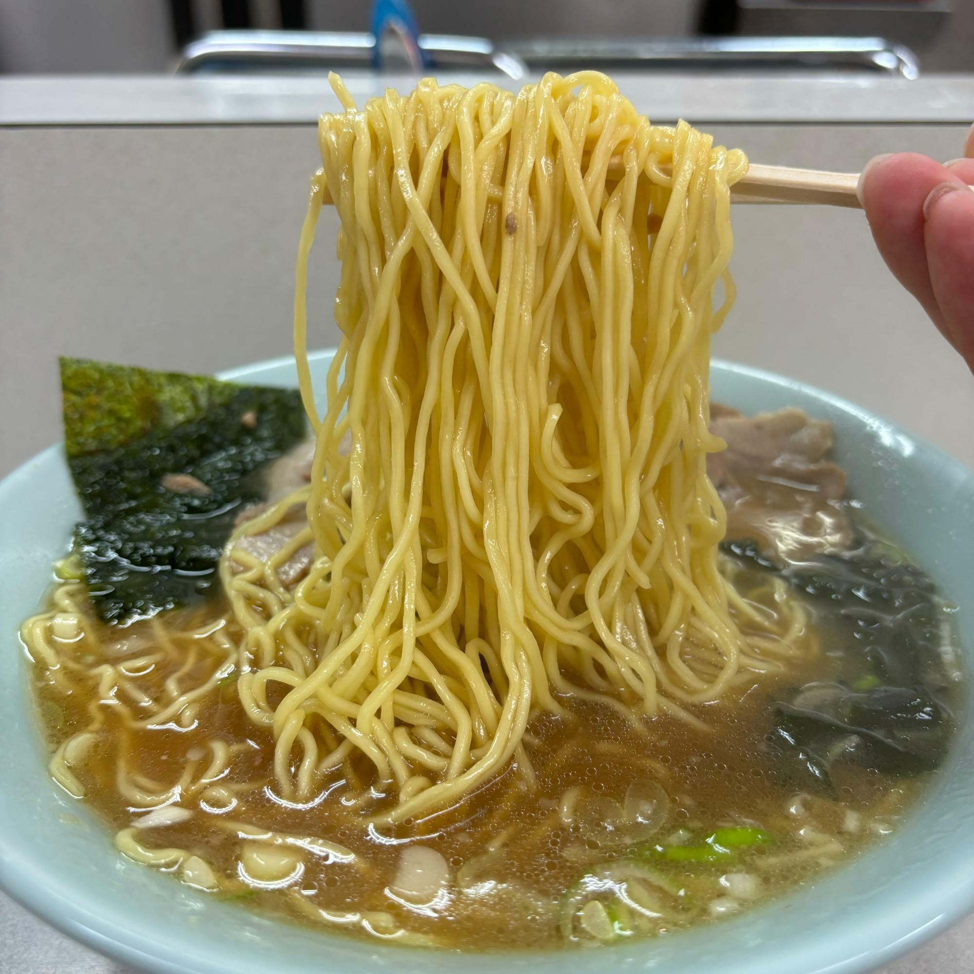 大橋製麺を使用しているようです。