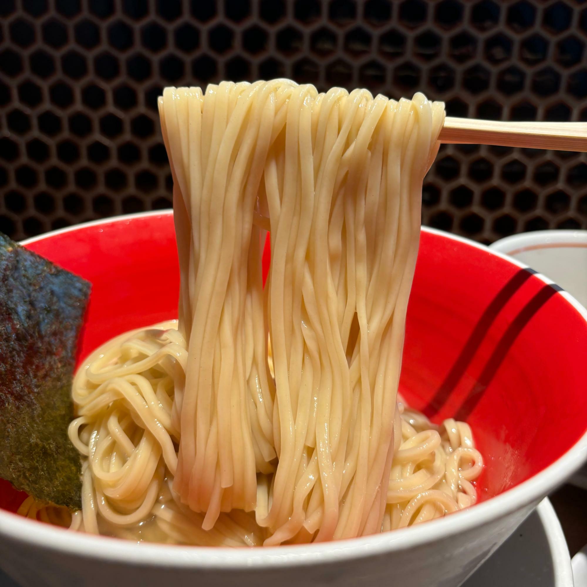 麺線が整えられた美しい麺です。