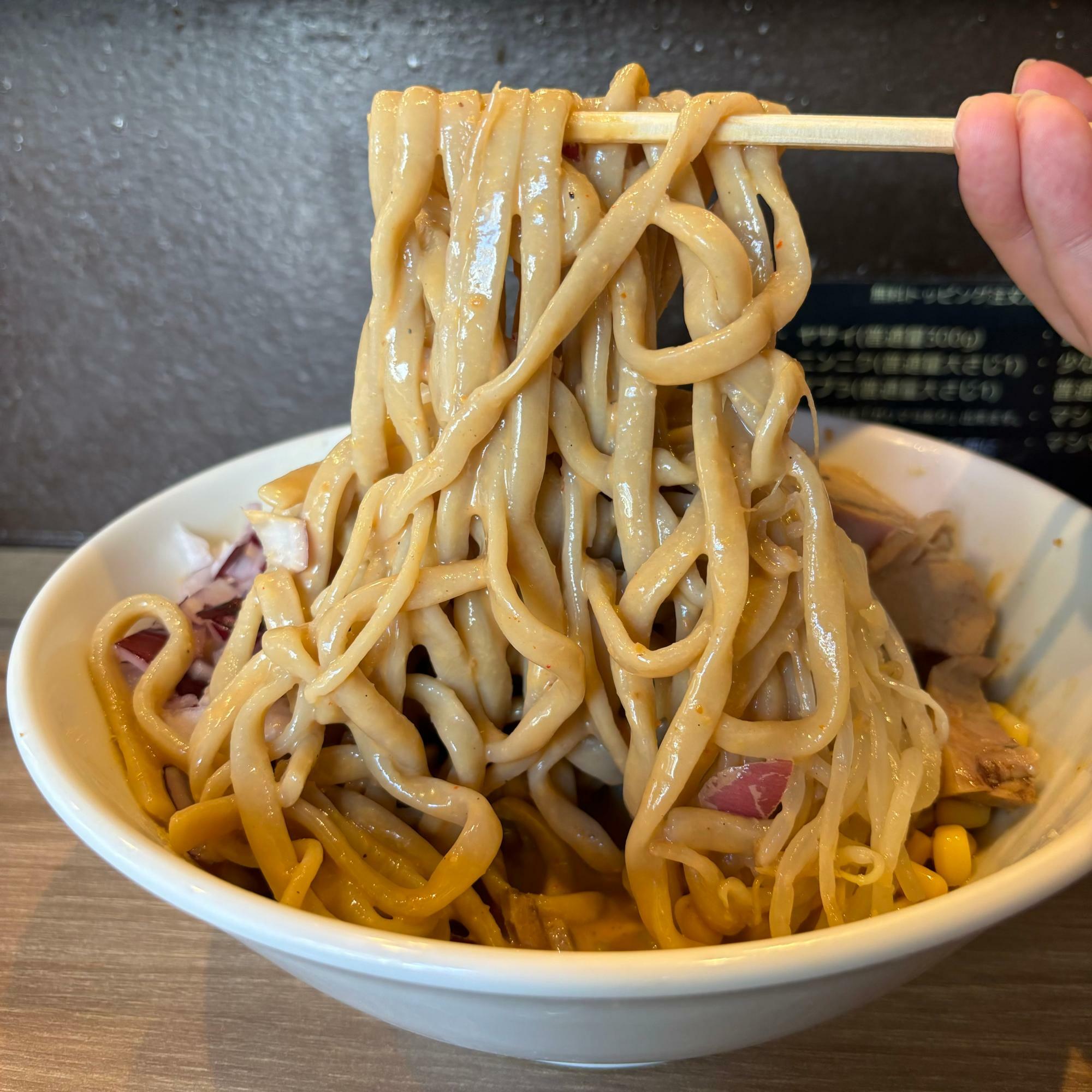 自社工場で製麺している松翔製麺です。