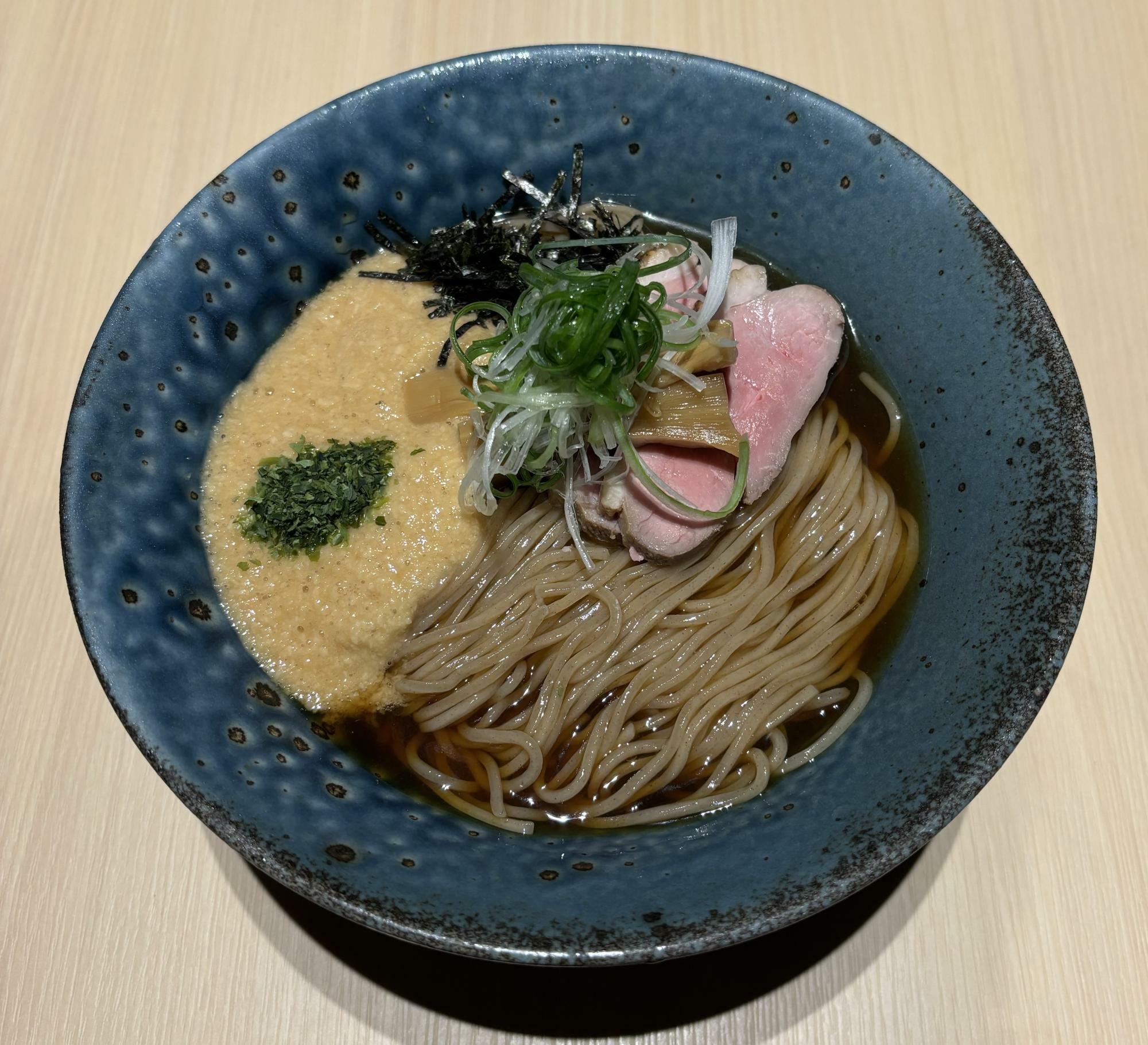 紀州鴨だしの冷やし山かけそば醤油　1350円