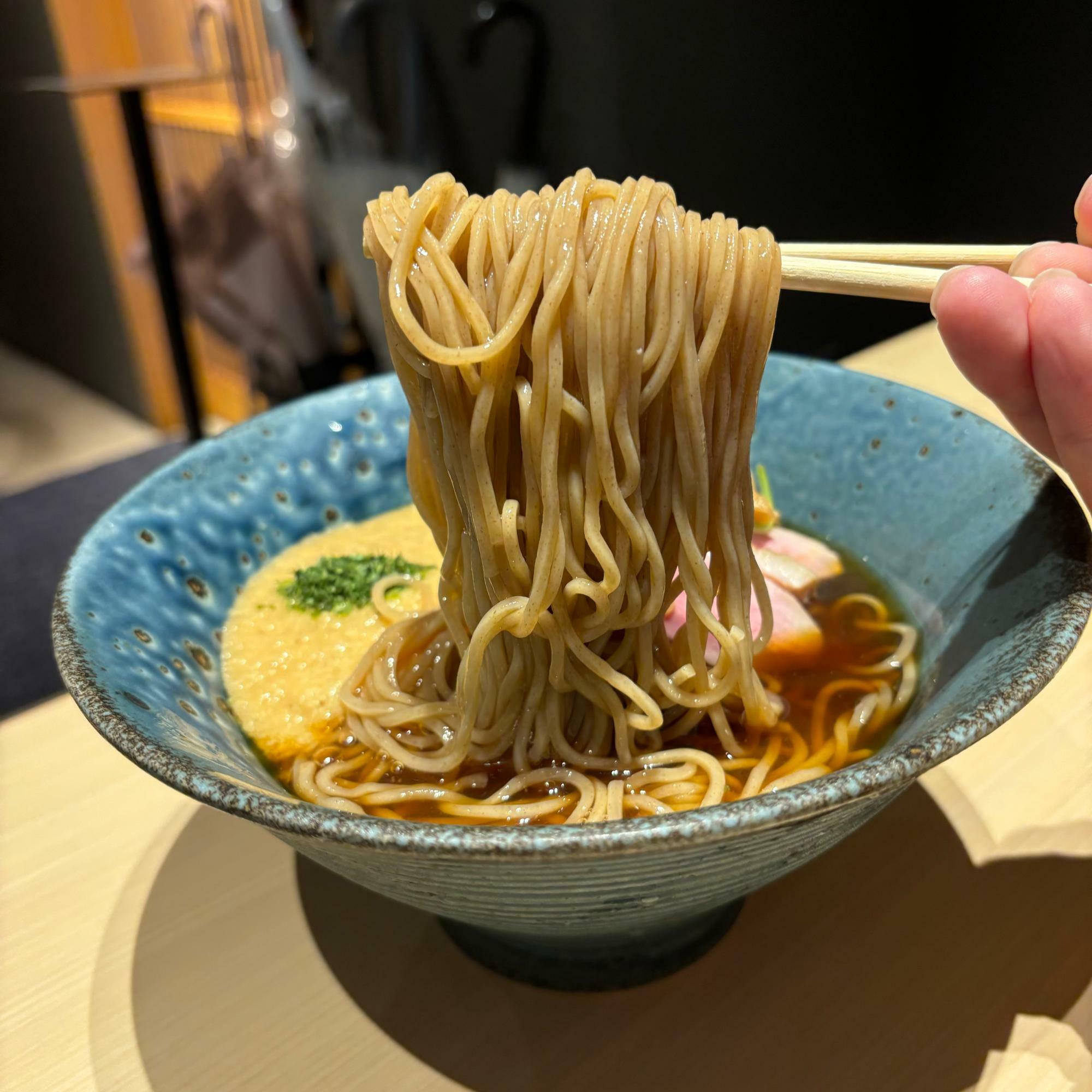 自家製麺で、春よ恋とも姫の小麦をブレンドしていると表記がありました。