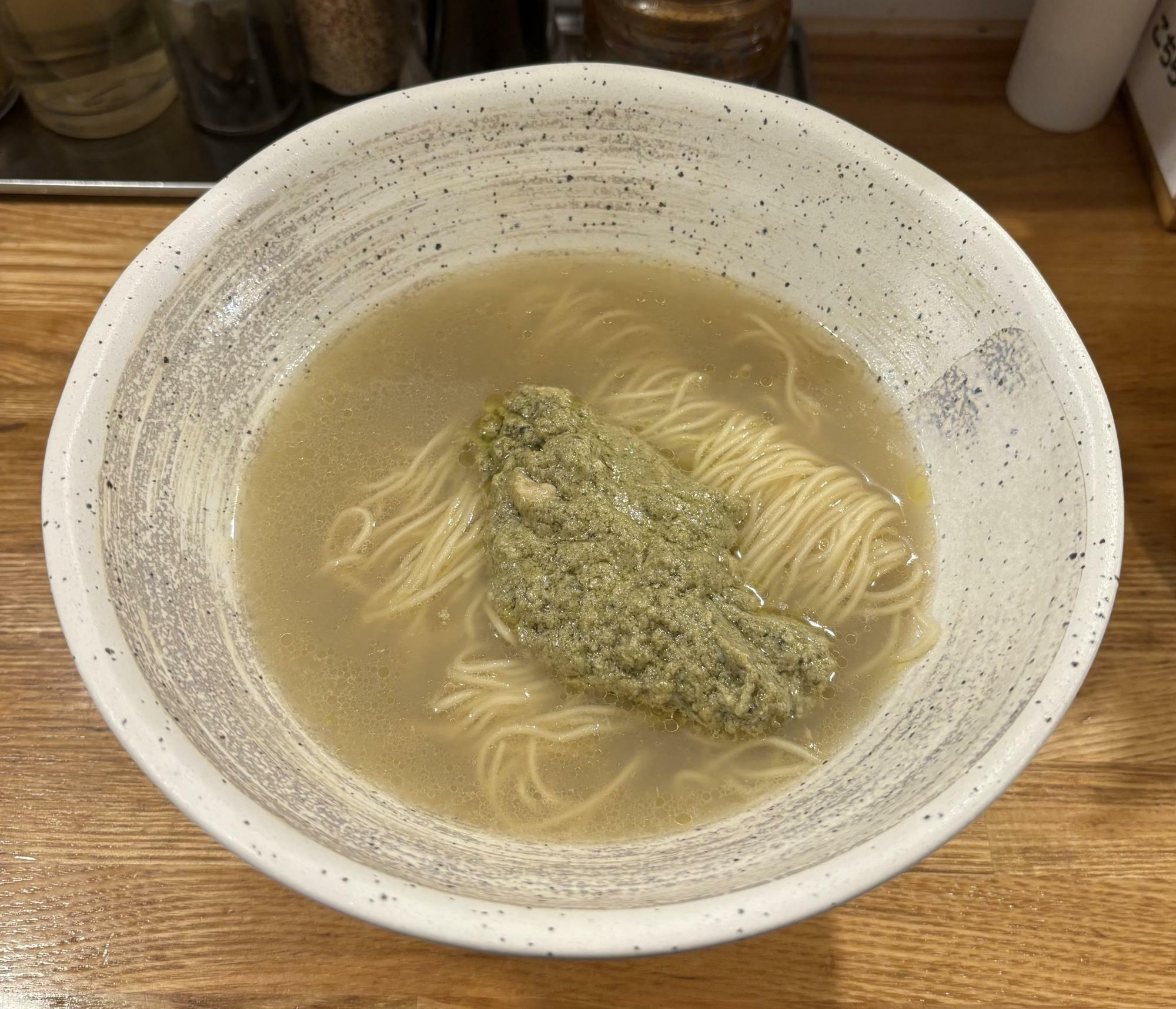 牡蠣と鶏肉出汁の塩そば　1200円