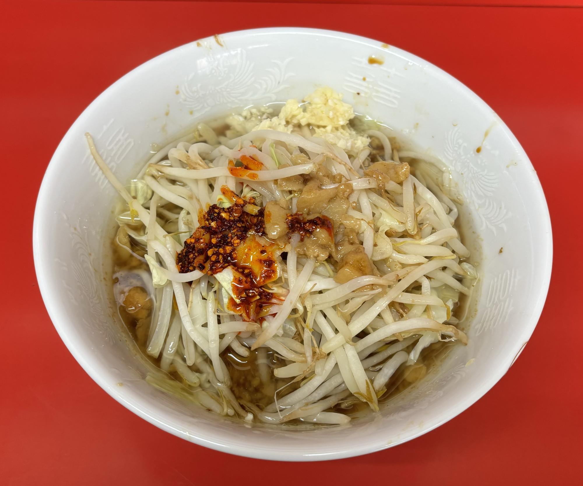 小ラーメン750円　ニンニクアブララー油