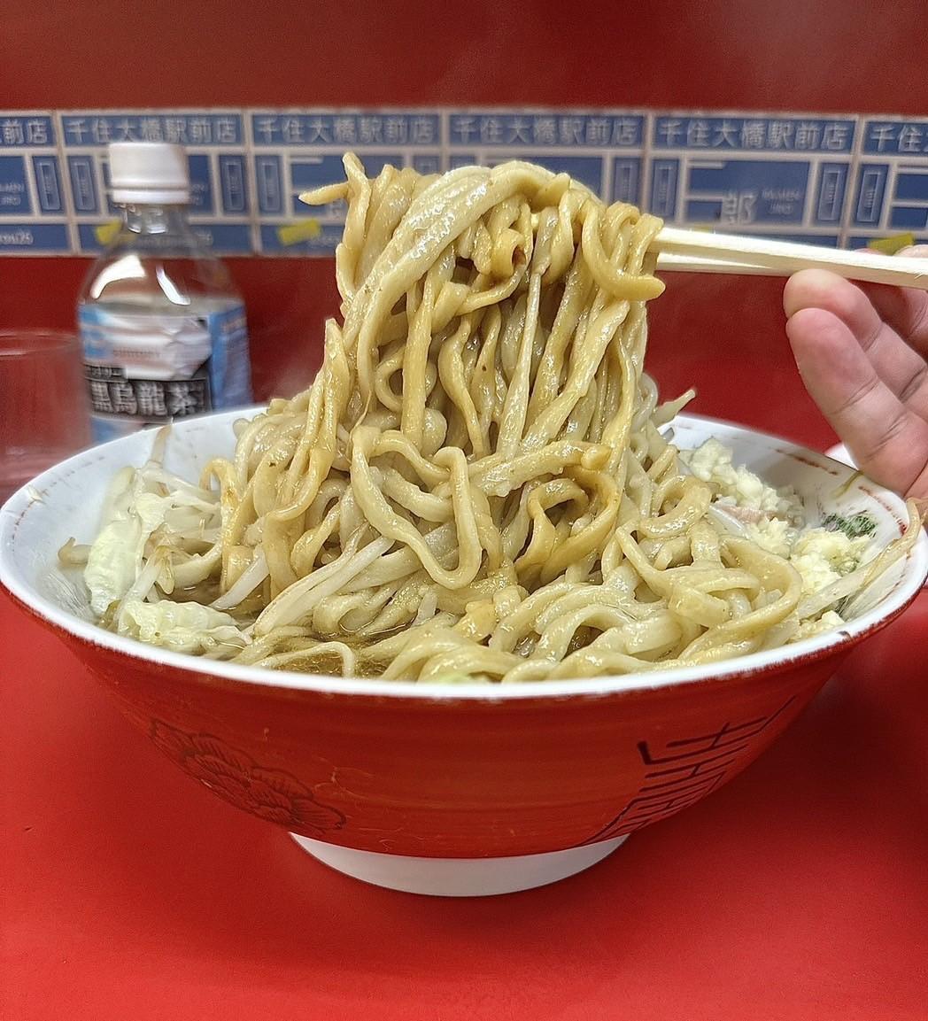 麺量の少なさに驚いて写真を撮るのを失念したので、友人の貰い画になります。