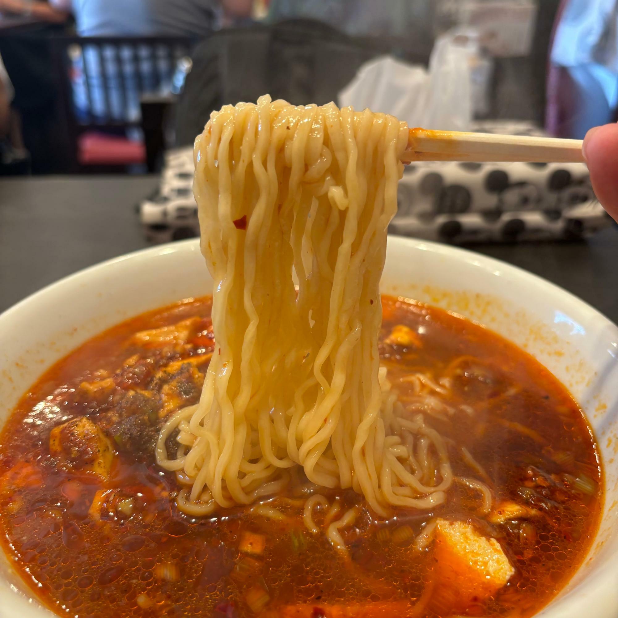 麺のボリュームは控えめでした。