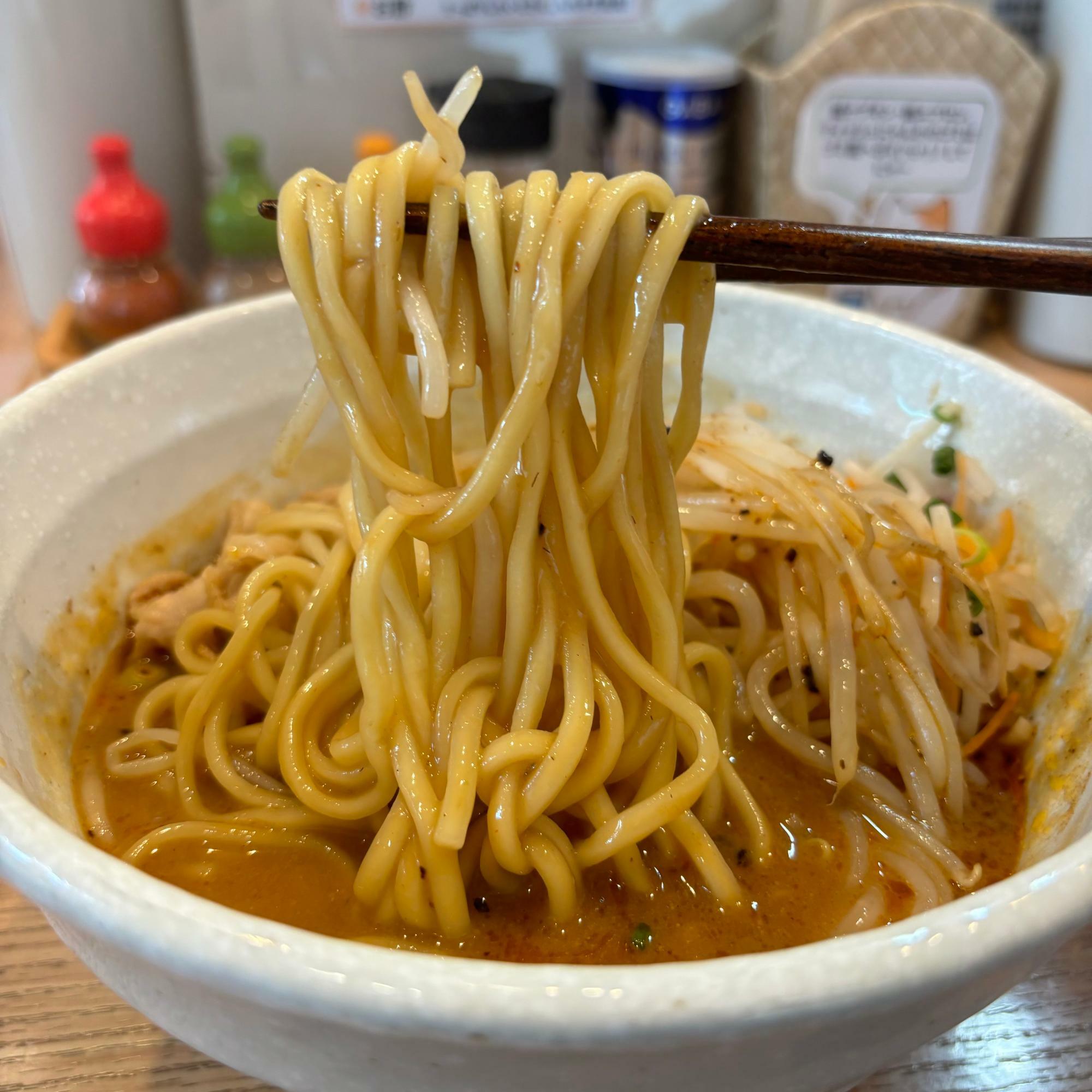 昔と変わっていなければ村上朝日製麺を使用していたはずです。