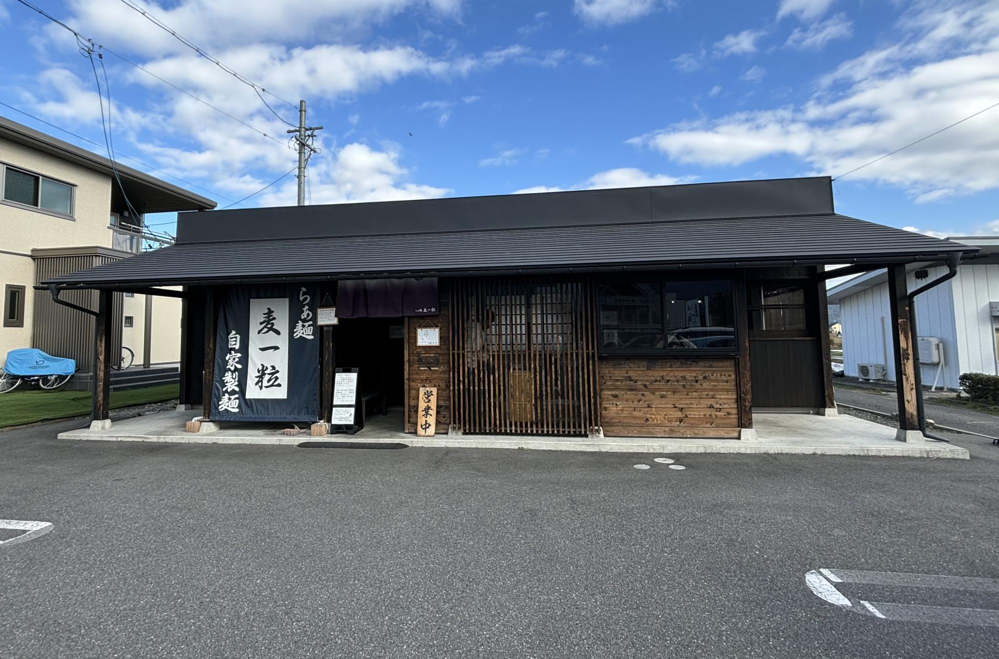 着丼まで22分/平日13:22/並び3組ほど