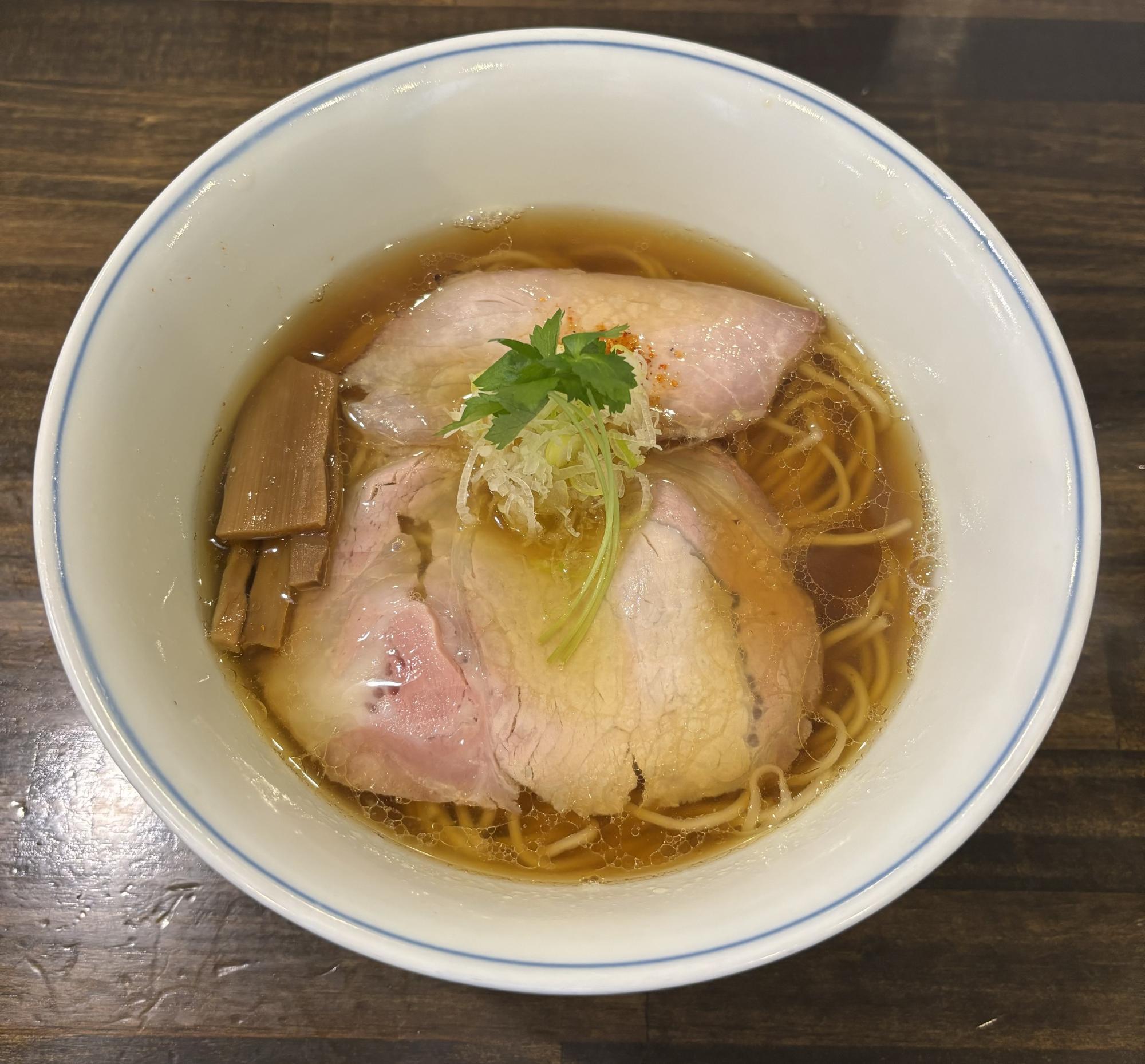 煮干し醤油らぁ麺　950円