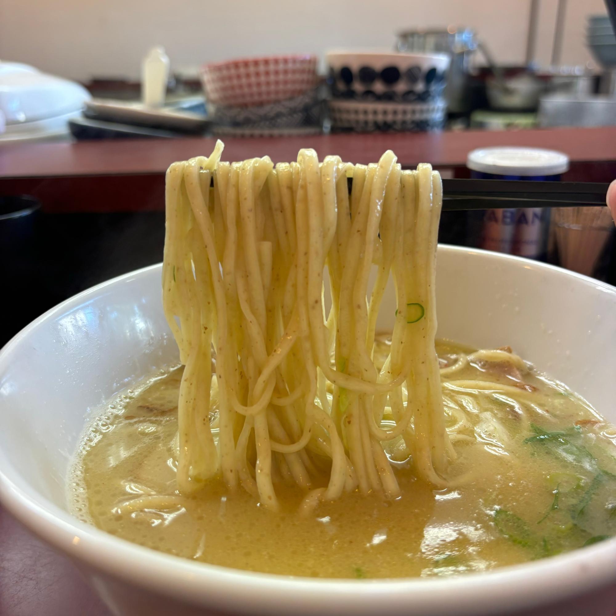 佐々木製麺を使用しています。