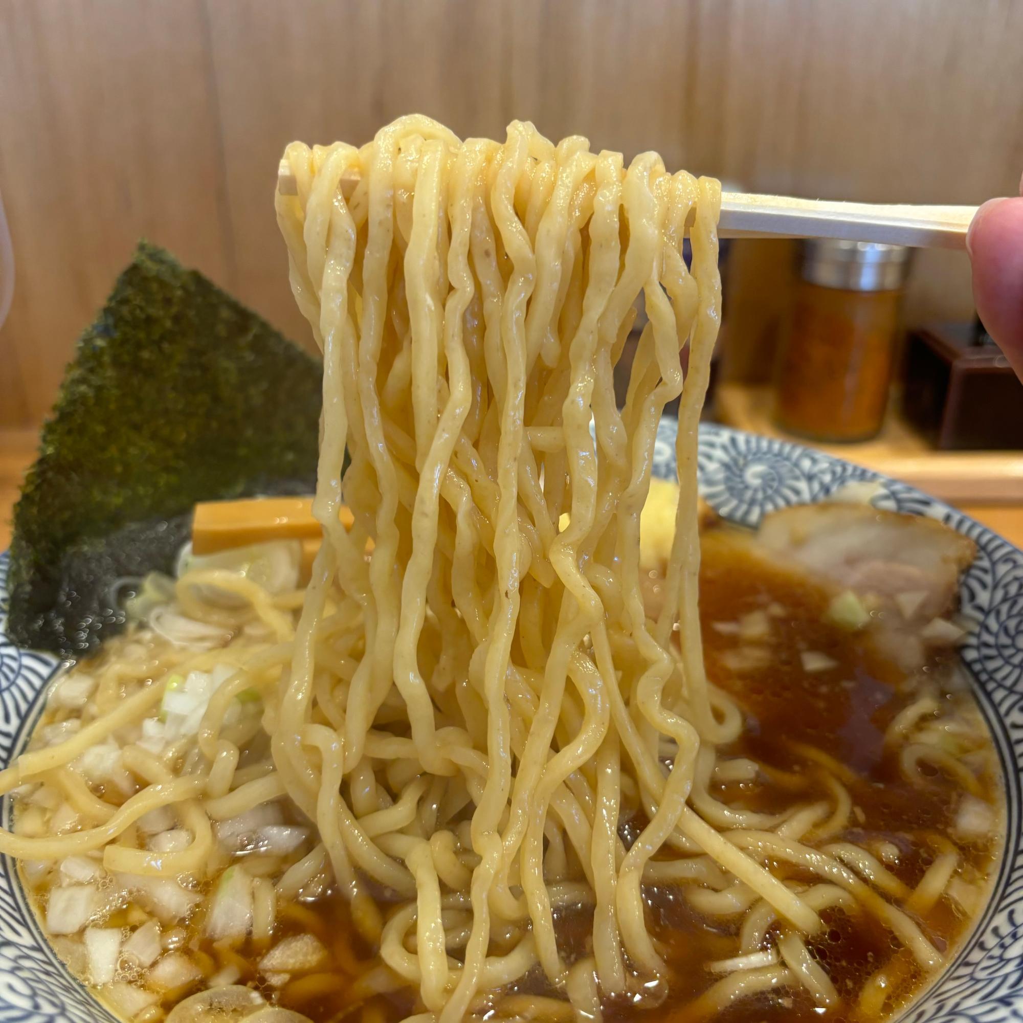 チャーシューは目の前のお肉屋さんから仕入れているそうです。